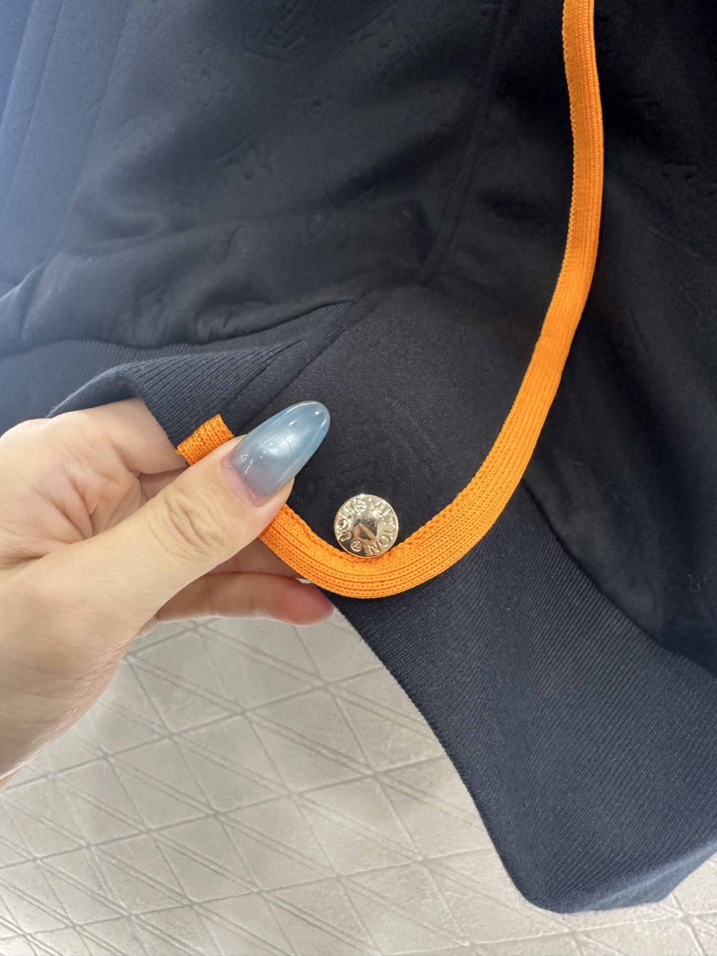 ♥Louis vuitto*♥2025新品上架 老花暗纹撞色连帽外套定制YB进口材质，质感光泽，舒适垂顺