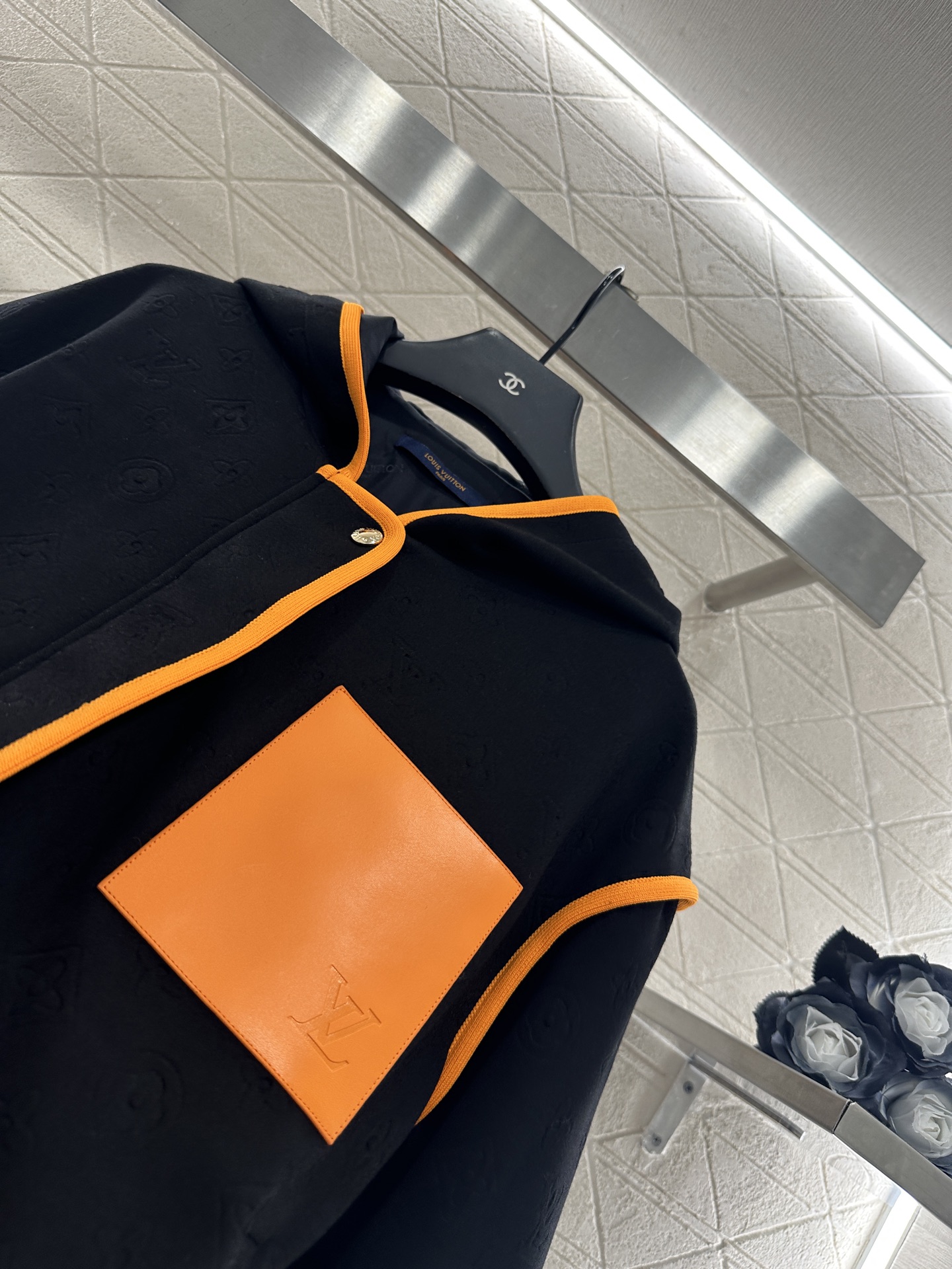 ♥Louis vuitto*♥2025新品上架 老花暗纹撞色连帽外套定制YB进口材质，质感光泽，舒适垂顺