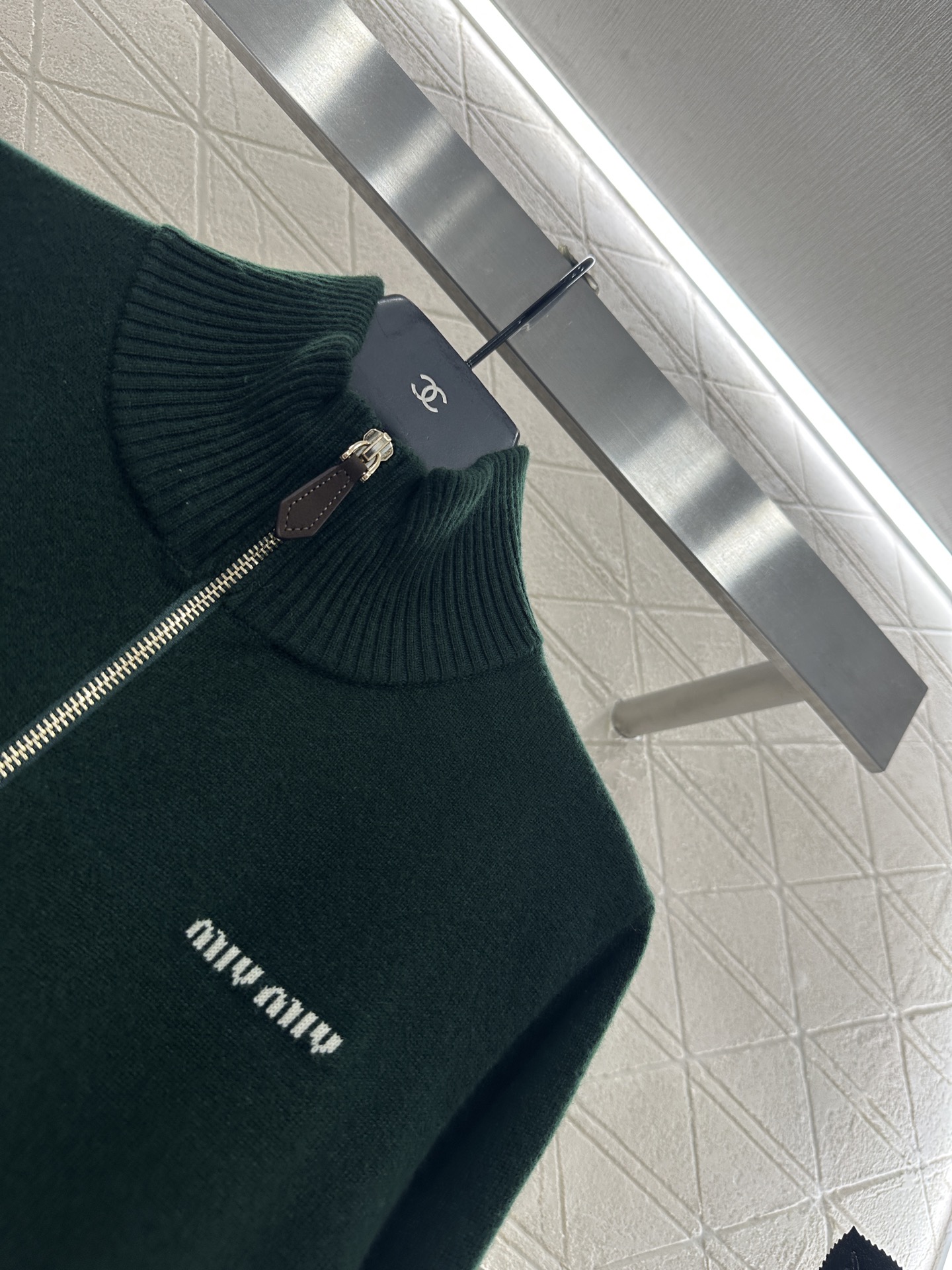 ♥Miumi*♥2025新品上架 立领针织开衫定制YB羊毛纱线织造，细腻柔软，弹力十足 ，精致拉链开衫版