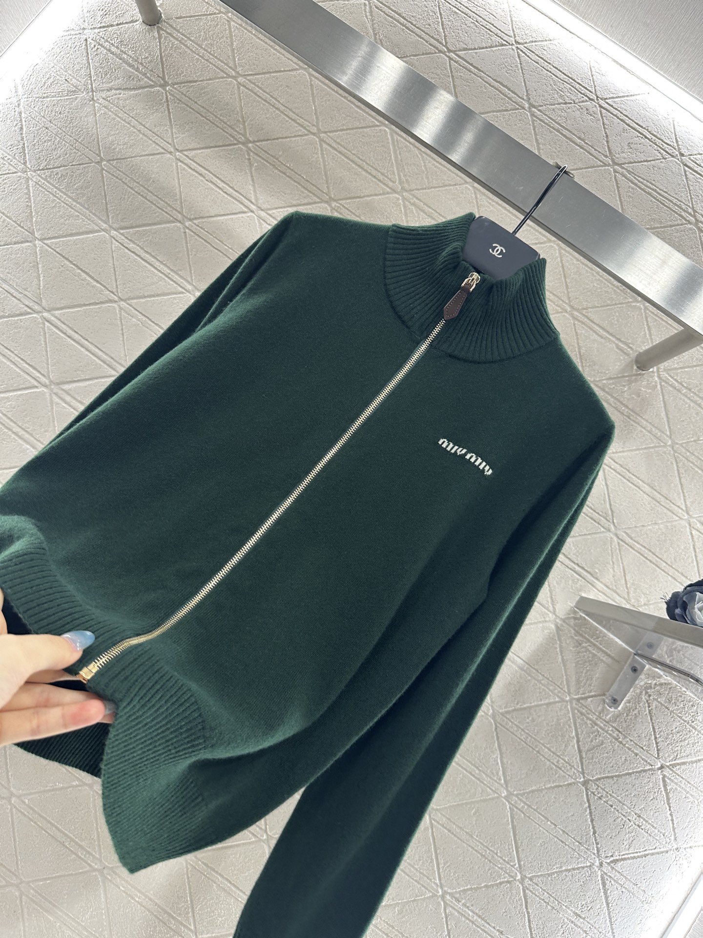 ♥Miumi*♥2025新品上架 立领针织开衫定制YB羊毛纱线织造，细腻柔软，弹力十足 ，精致拉链开衫版