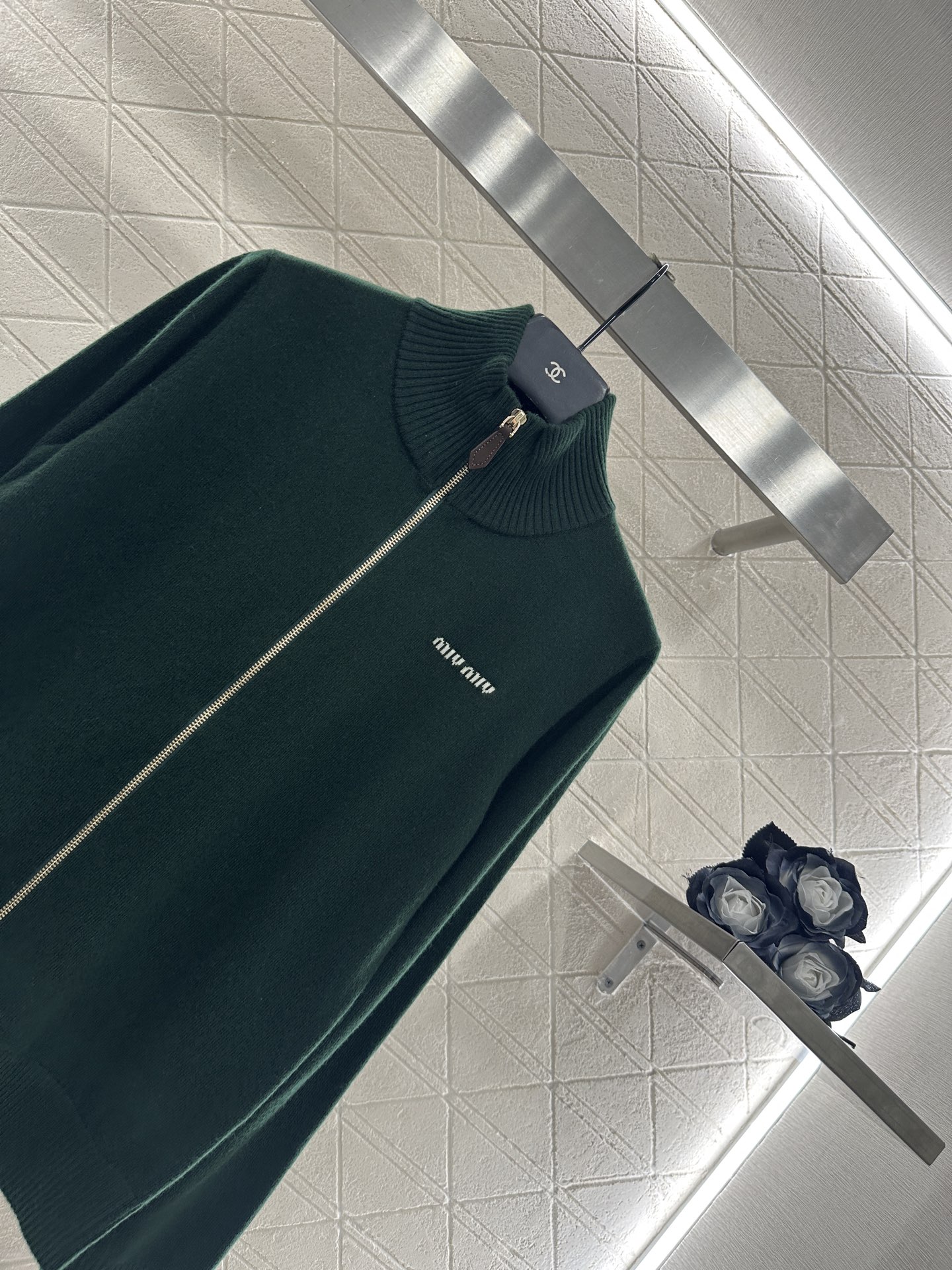 ♥Miumi*♥2025新品上架 立领针织开衫定制YB羊毛纱线织造，细腻柔软，弹力十足 ，精致拉链开衫版