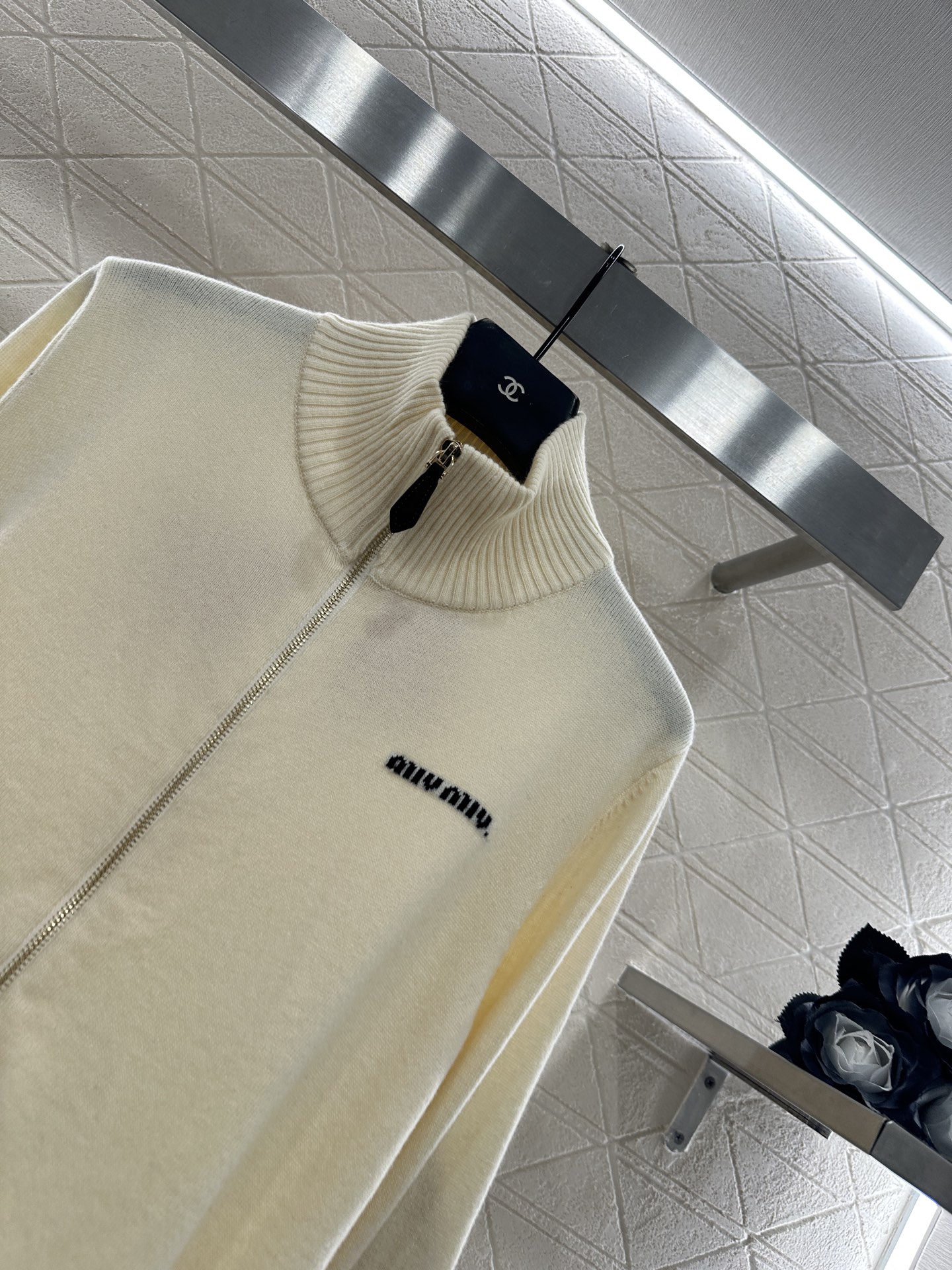 ♥Miumi*♥2025新品上架 立领针织开衫定制YB羊毛纱线织造，细腻柔软，弹力十足 ，精致拉链开衫版