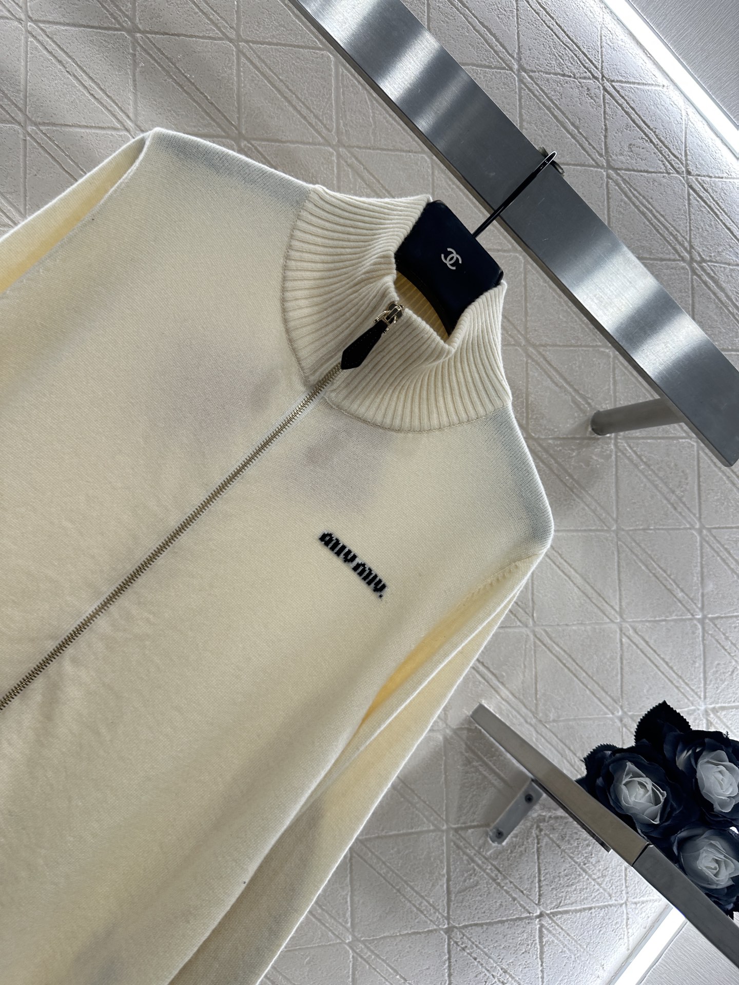 ♥Miumi*♥2025新品上架 立领针织开衫定制YB羊毛纱线织造，细腻柔软，弹力十足 ，精致拉链开衫版