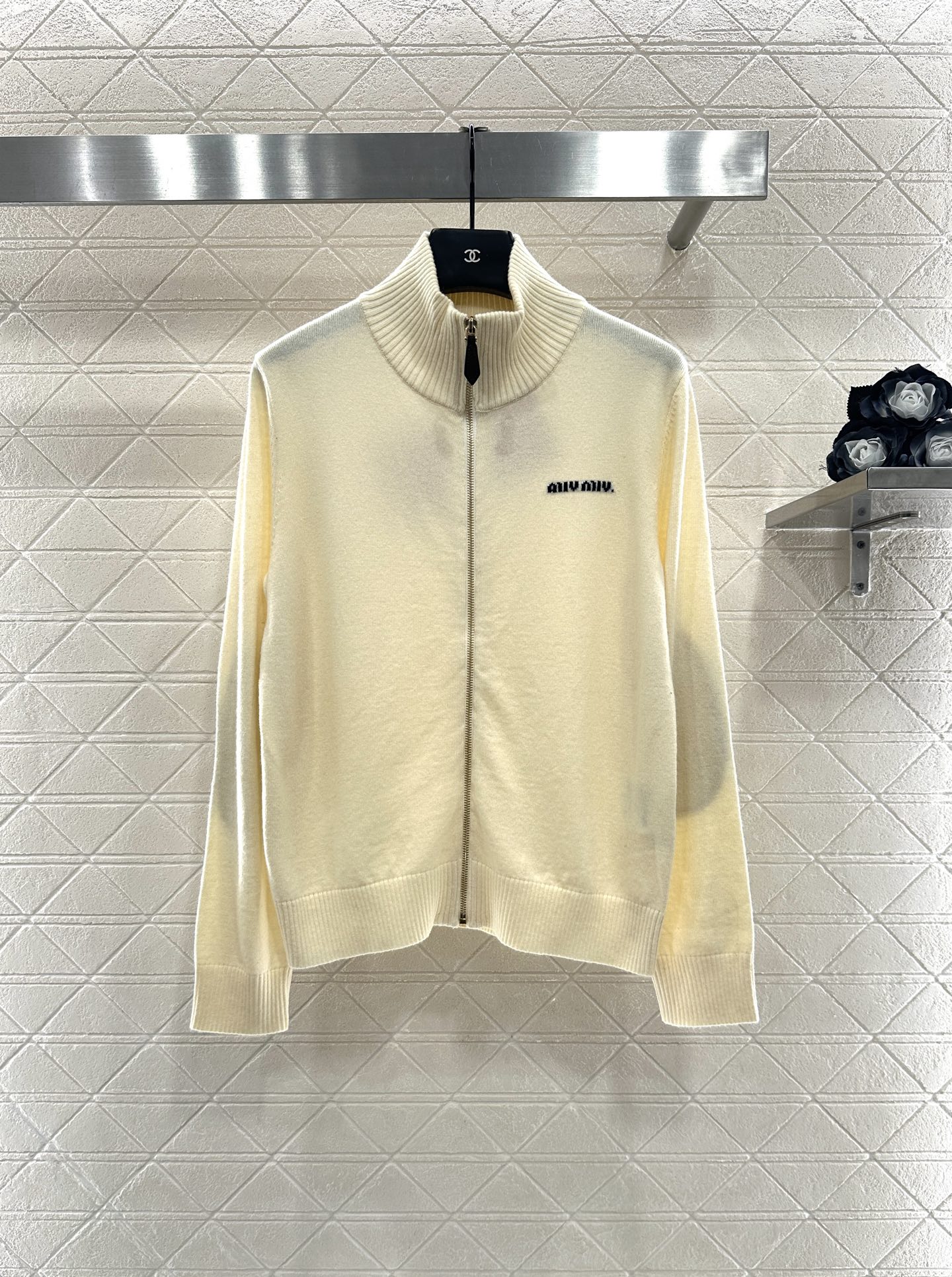 ♥Miumi*♥2025新品上架 立领针织开衫定制YB羊毛纱线织造，细腻柔软，弹力十足 ，精致拉链开衫版