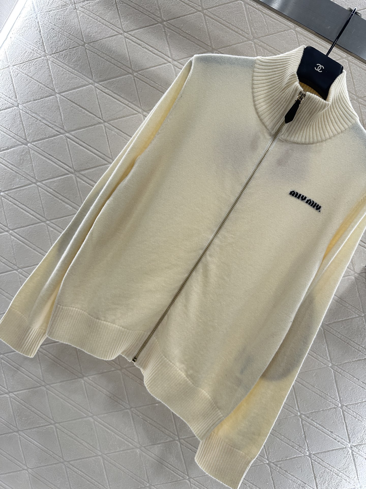 ♥Miumi*♥2025新品上架 立领针织开衫定制YB羊毛纱线织造，细腻柔软，弹力十足 ，精致拉链开衫版