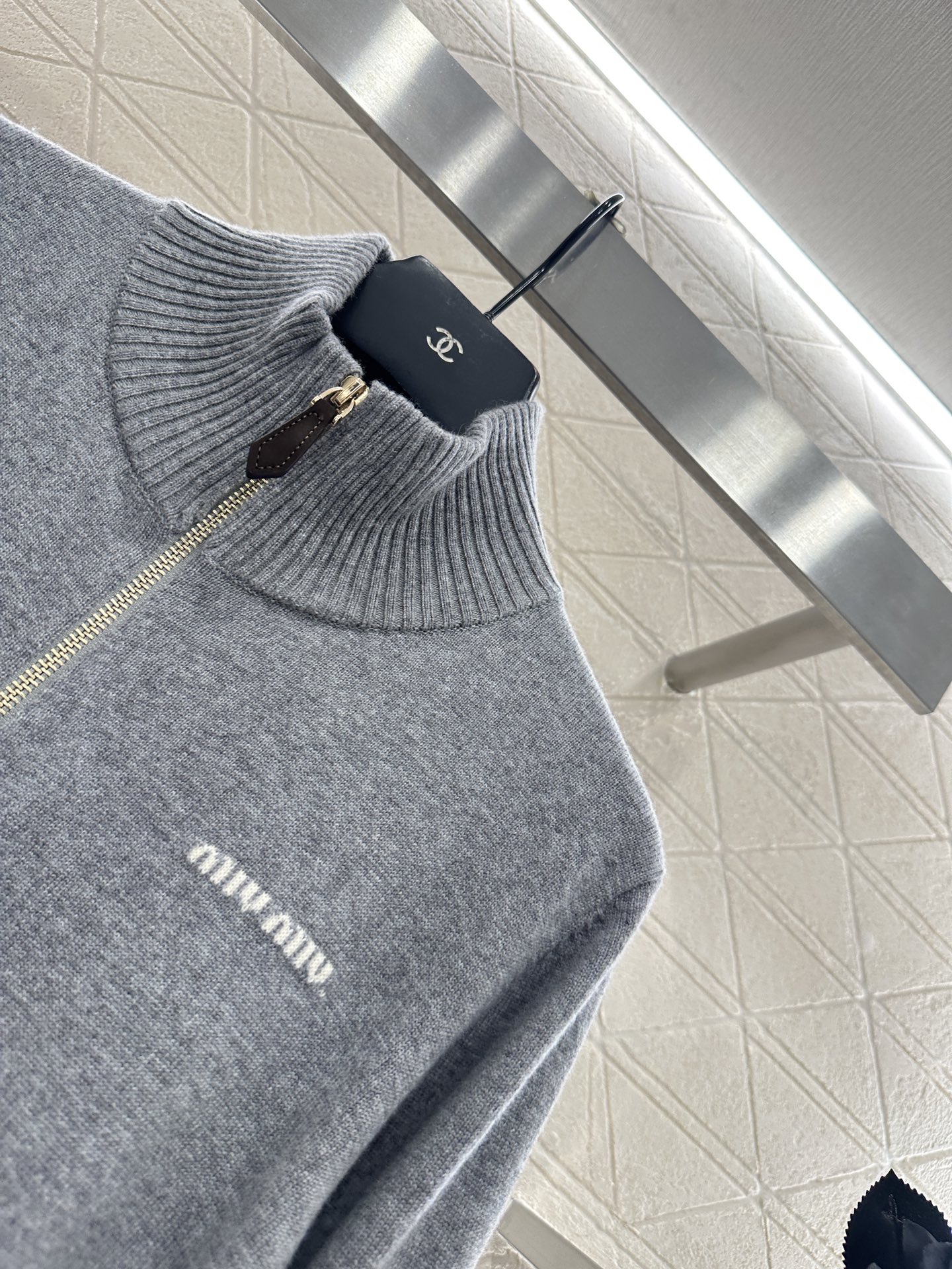 ♥Miumi*♥2025新品上架 立领针织开衫定制YB羊毛纱线织造，细腻柔软，弹力十足 ，精致拉链开衫版