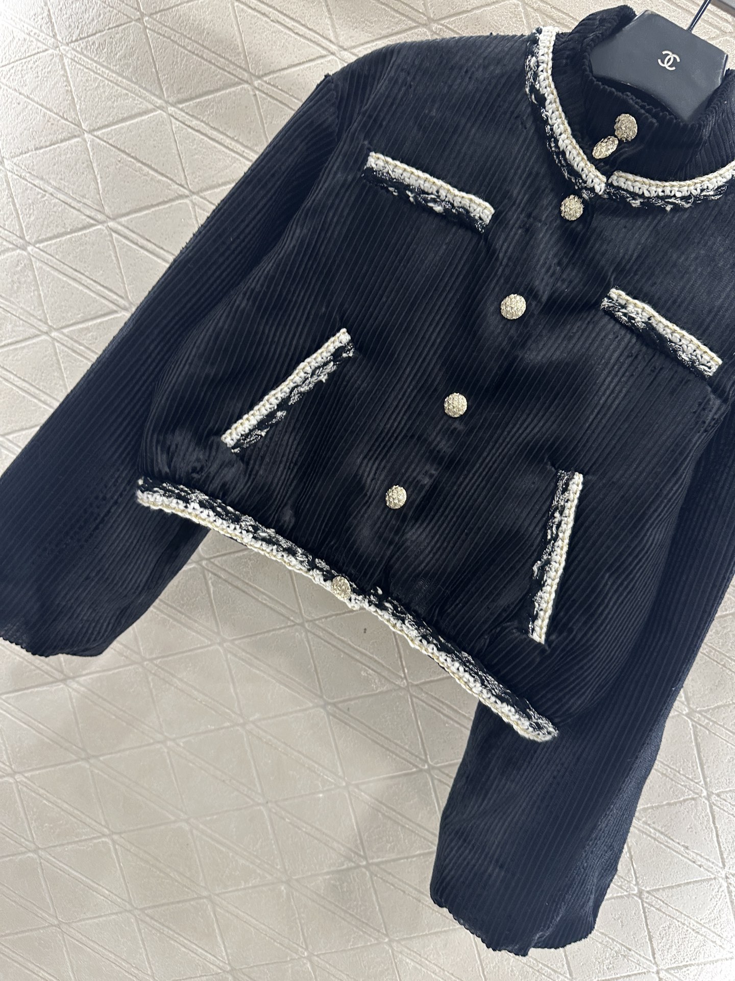 ♥Chane*♥2025新品上架 撞色捆边灯芯绒外套定制YB进口灯芯绒材质，肌理明显，质感上乘，圆领落肩