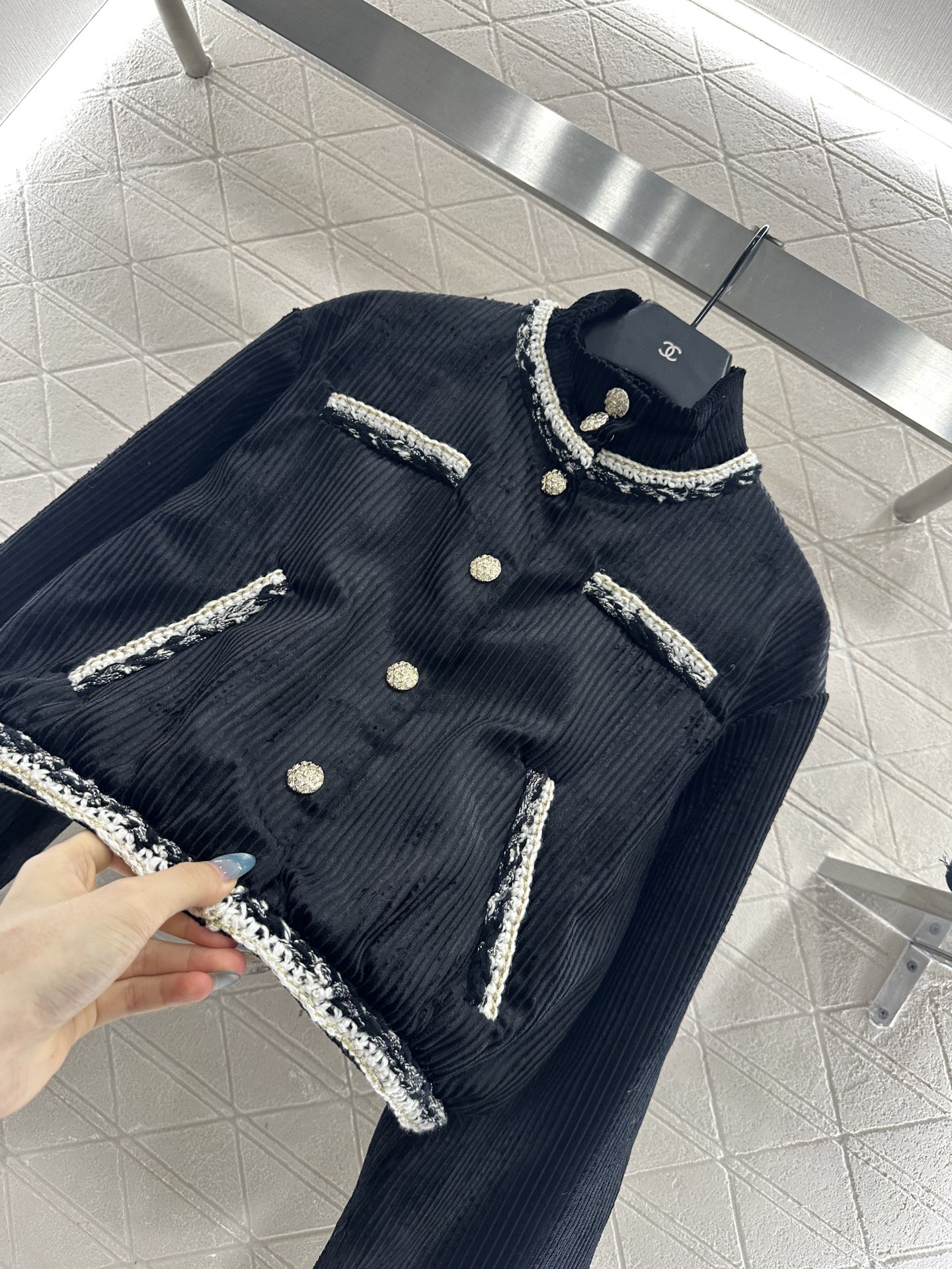 ♥Chane*♥2025新品上架 撞色捆边灯芯绒外套定制YB进口灯芯绒材质，肌理明显，质感上乘，圆领落肩