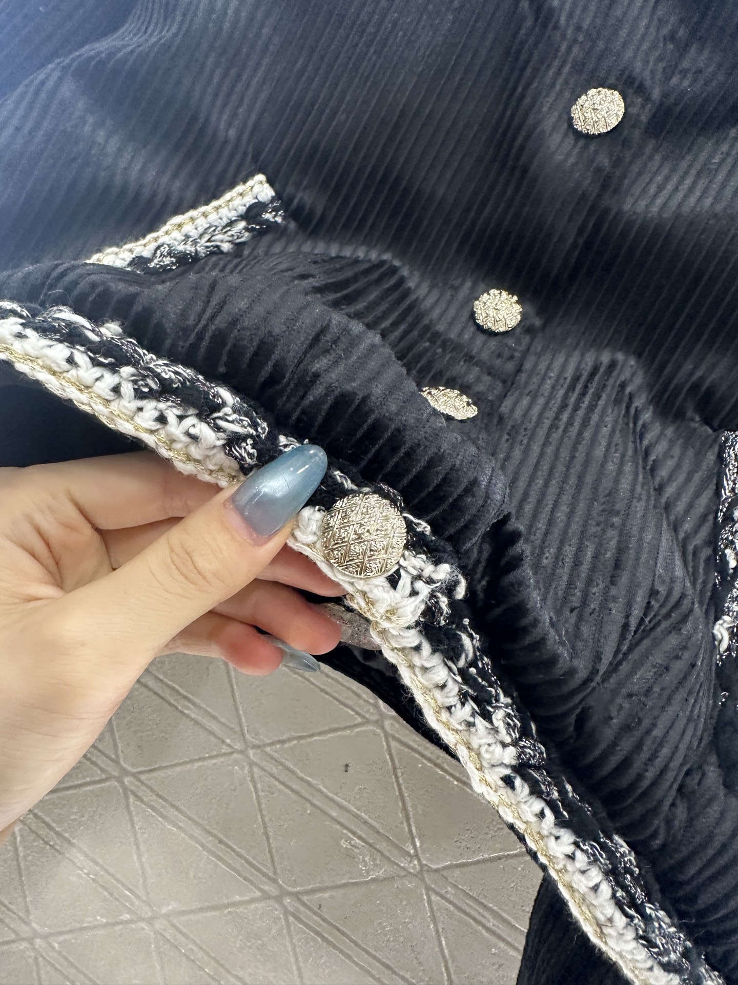 ♥Chane*♥2025新品上架 撞色捆边灯芯绒外套定制YB进口灯芯绒材质，肌理明显，质感上乘，圆领落肩