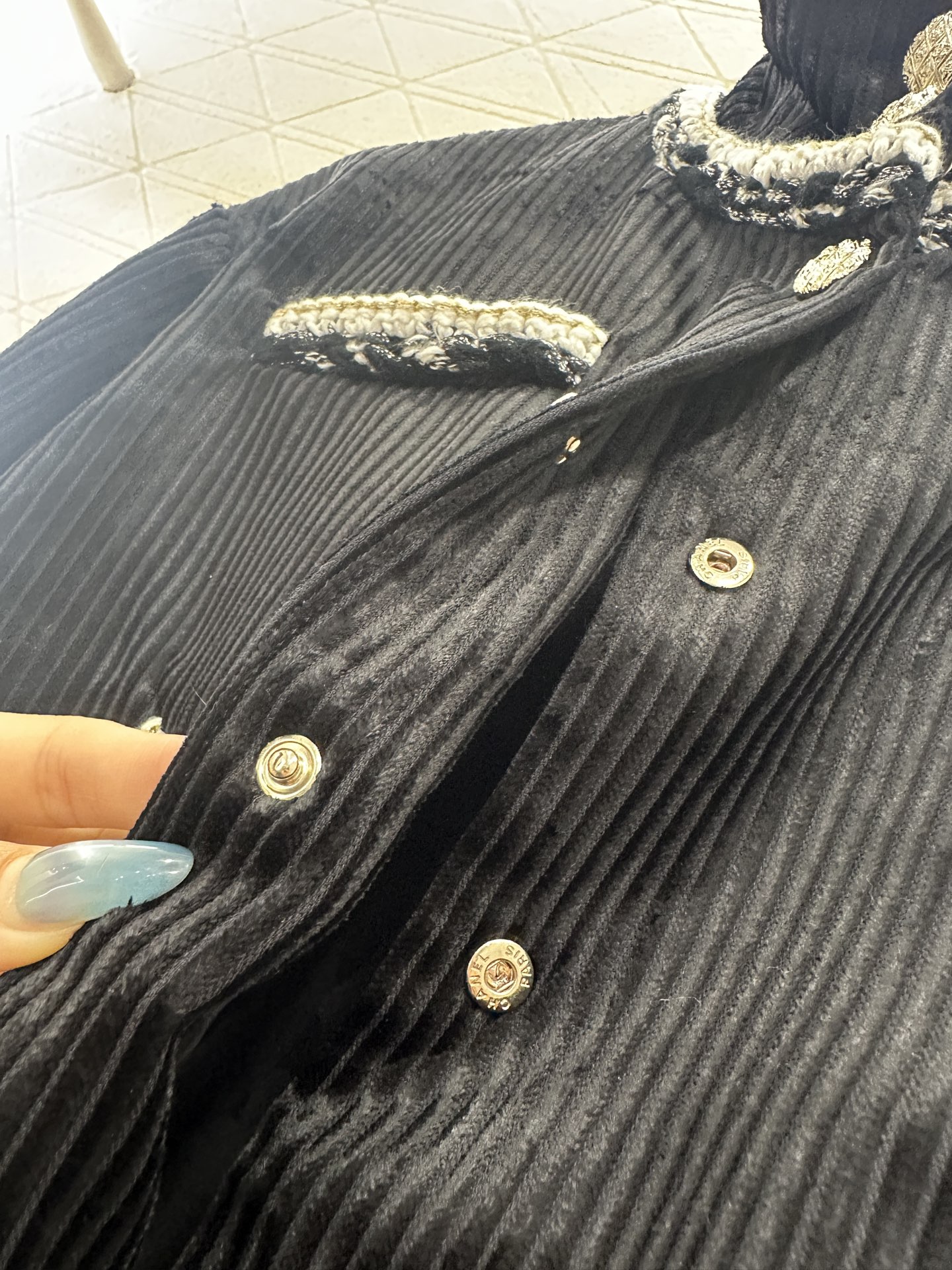 ♥Chane*♥2025新品上架 撞色捆边灯芯绒外套定制YB进口灯芯绒材质，肌理明显，质感上乘，圆领落肩