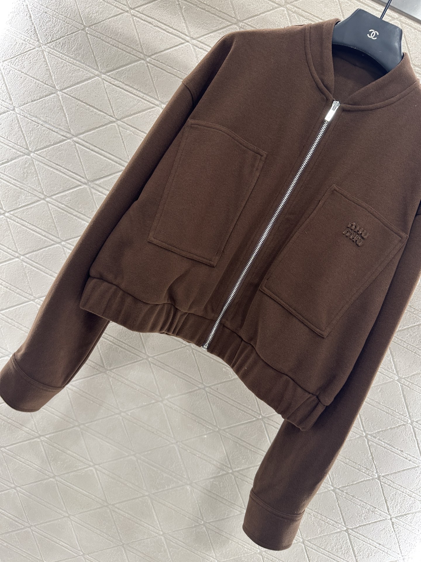 ♥Miumi*♥2025新品上架 螺纹棒球外套长裤套装定制YB进口棉纶材质，质感光泽，垂顺舒适，廓形棒球