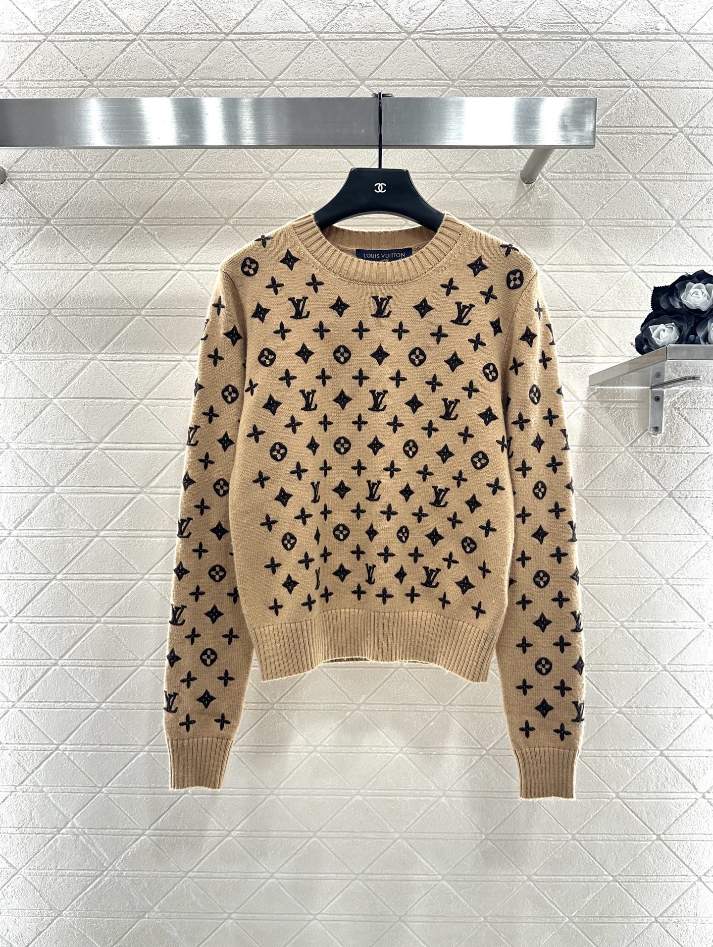 ♥Louis vuitto*♥2025新品上架 刺绣套头针织上衣定制YB羊绒纱线织造，质感高级舒适，套头