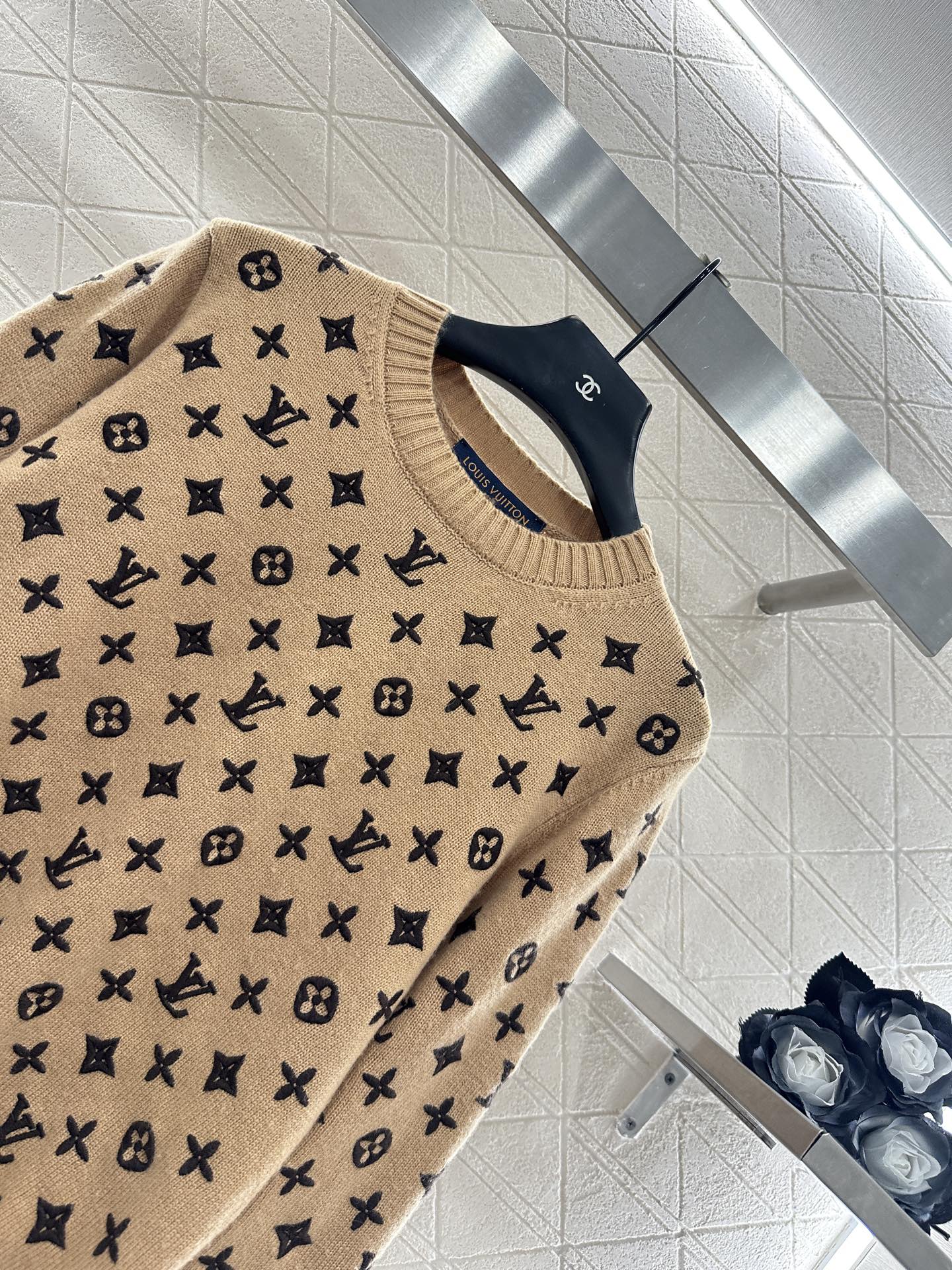 ♥Louis vuitto*♥2025新品上架 刺绣套头针织上衣定制YB羊绒纱线织造，质感高级舒适，套头