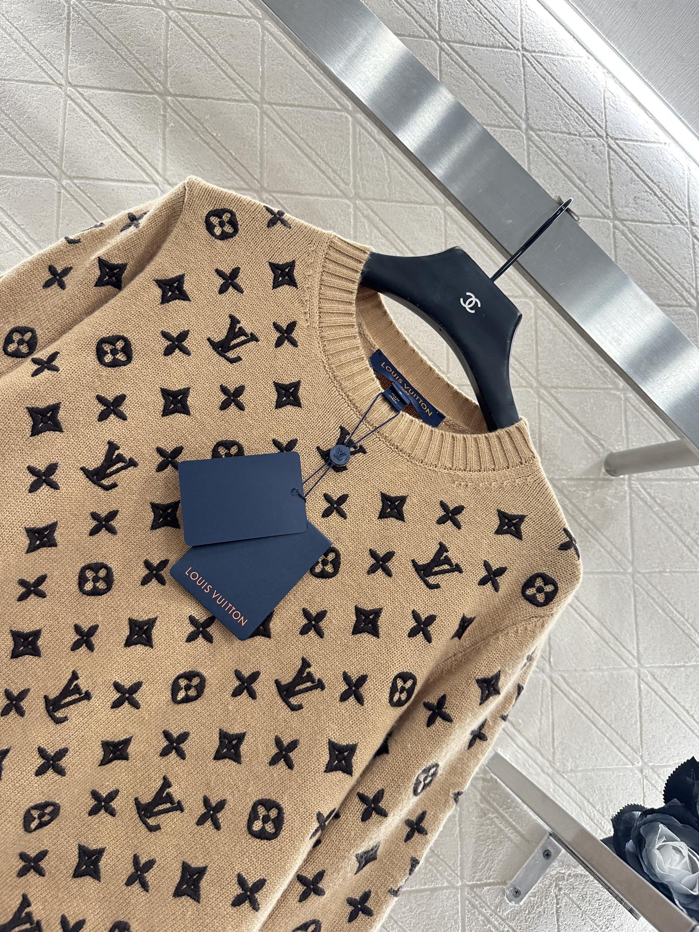 ♥Louis vuitto*♥2025新品上架 刺绣套头针织上衣定制YB羊绒纱线织造，质感高级舒适，套头