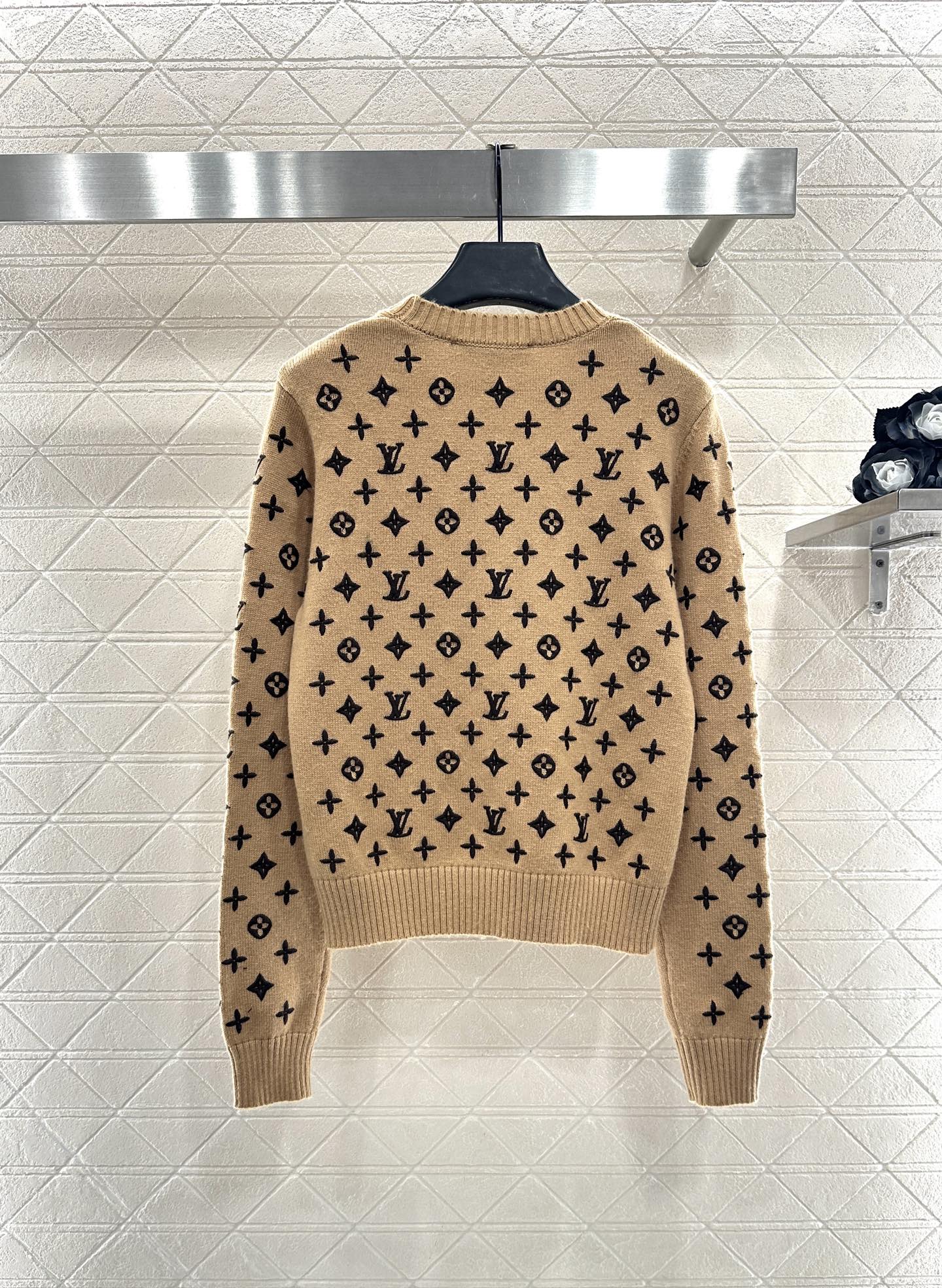 ♥Louis vuitto*♥2025新品上架 刺绣套头针织上衣定制YB羊绒纱线织造，质感高级舒适，套头