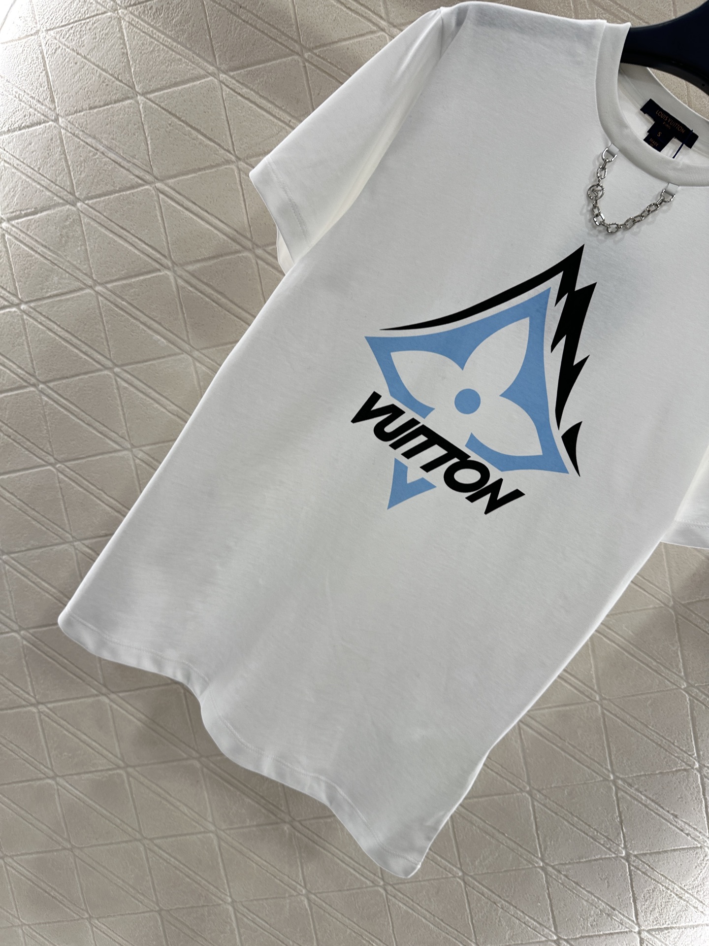 ♥Louis Vuitto*♥2025新品上架 链条圆领印花𝑇𝑒𝑒滑雪系列#定制YB斜纹全棉材质，透气舒