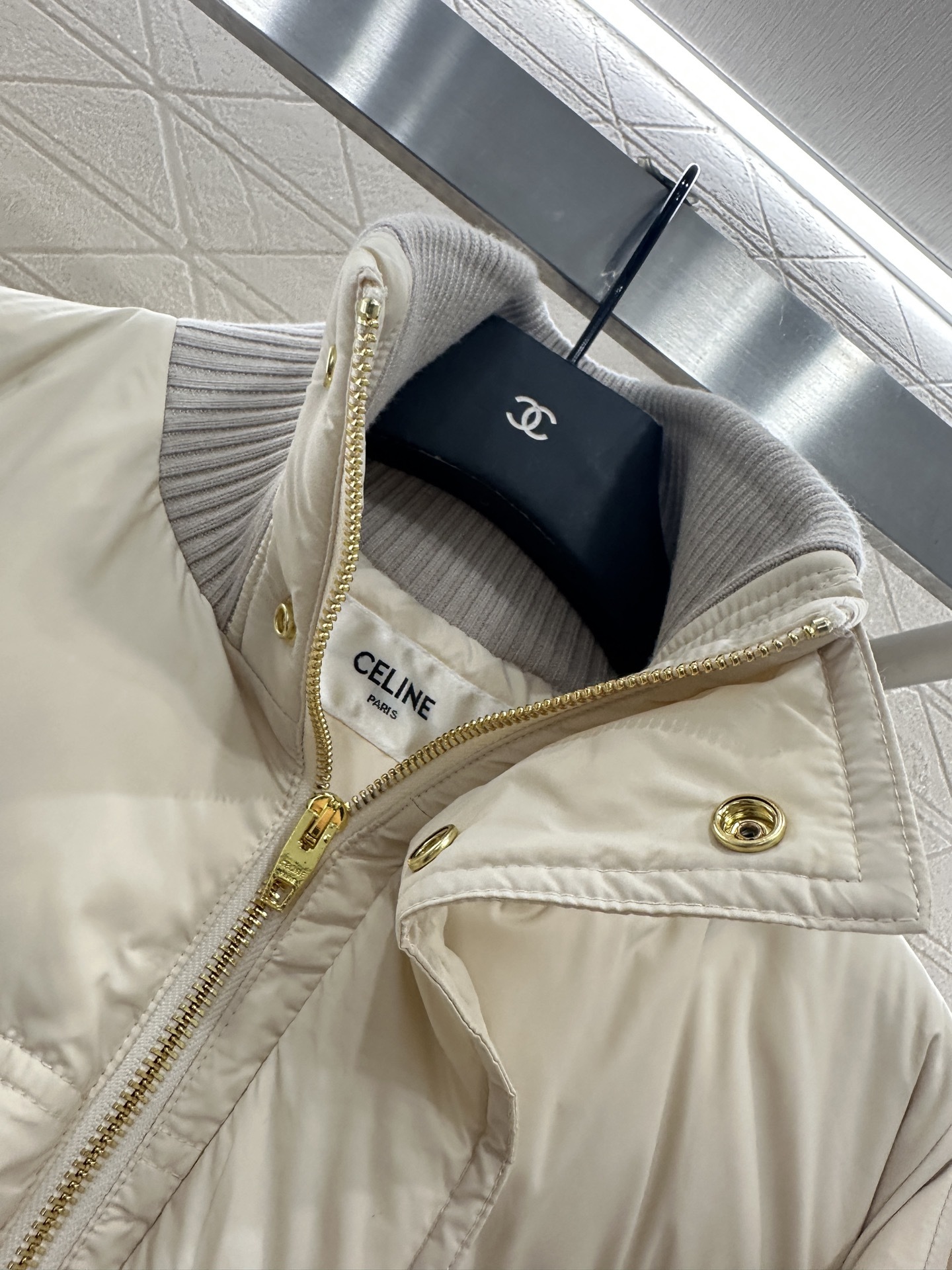 ♥Celine*♥2025新品上架 立领羽绒棉服定制YB防风防水尼龙材质,羽绒棉填充内里,整件轻盈保暖