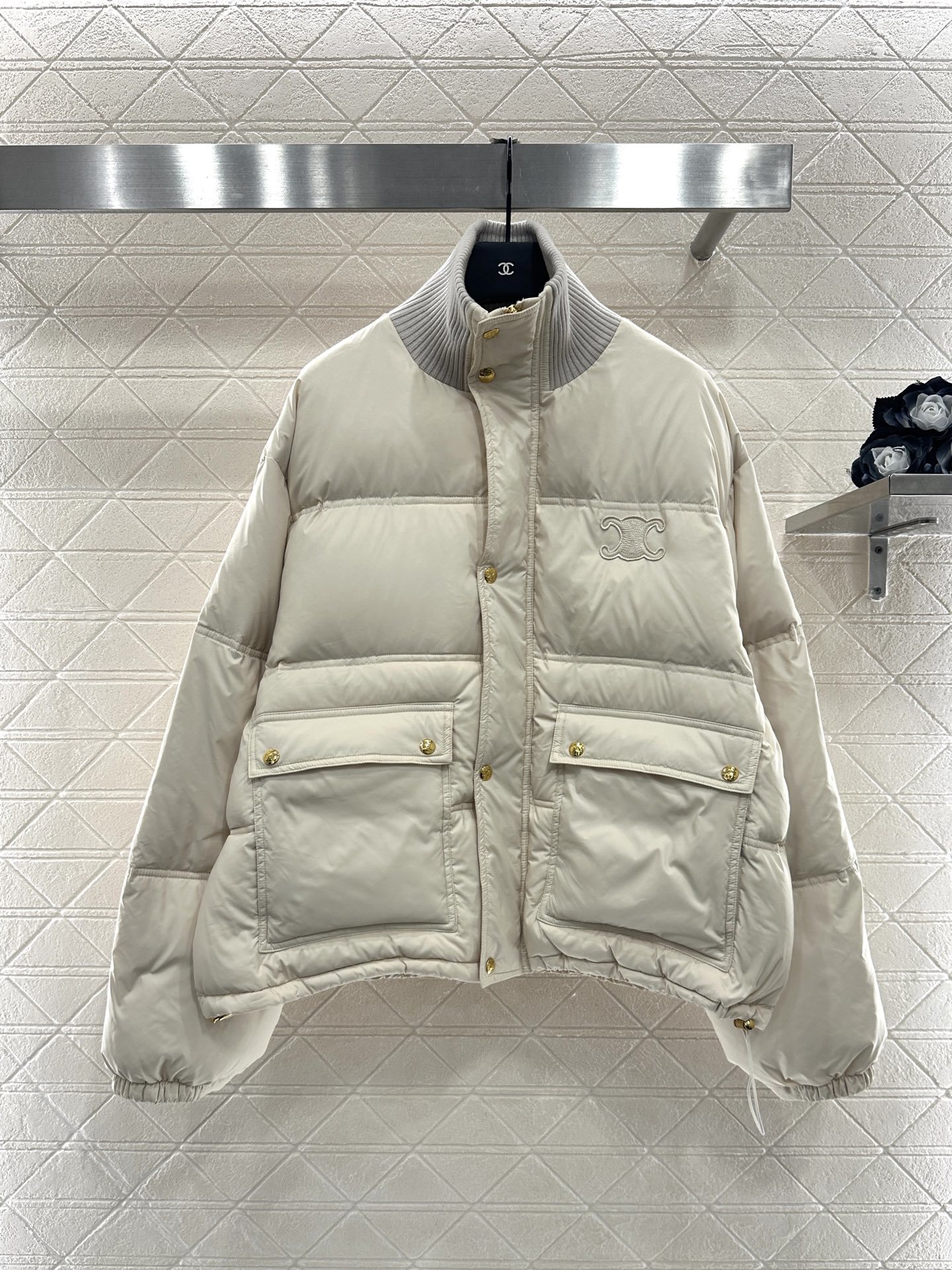 ♥Celine*♥2025新品上架 立领羽绒棉服定制YB防风防水尼龙材质,羽绒棉填充内里,整件轻盈保暖
