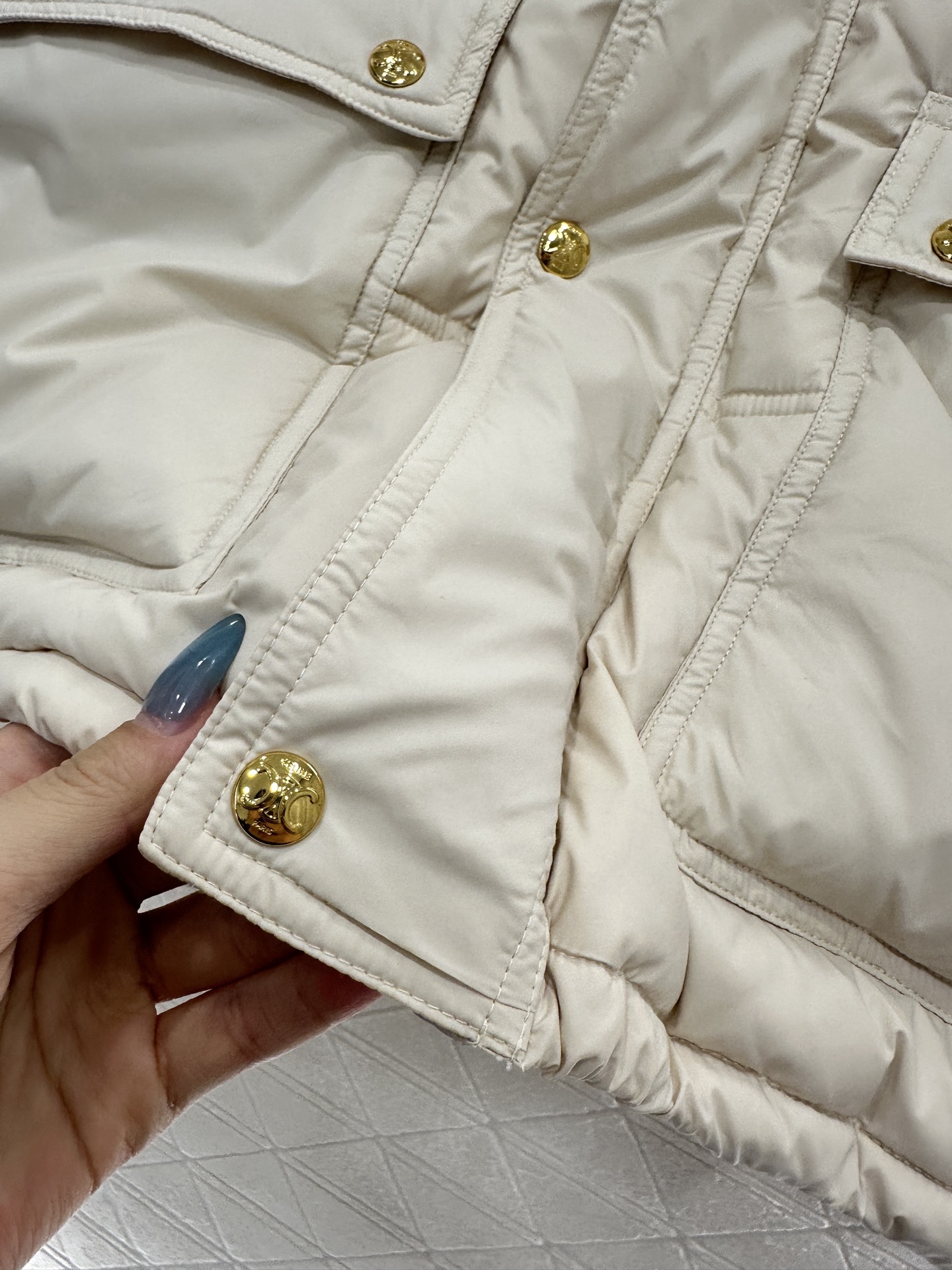 ♥Celine*♥2025新品上架 立领羽绒棉服定制YB防风防水尼龙材质,羽绒棉填充内里,整件轻盈保暖