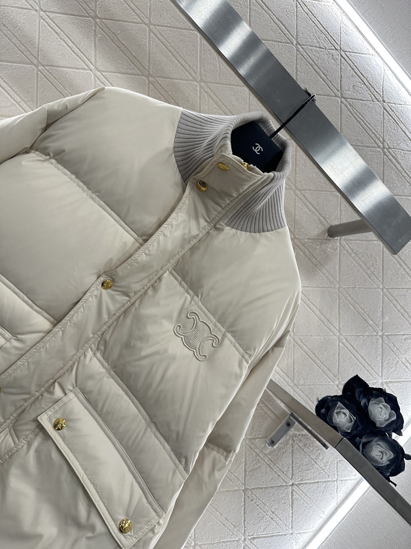 ♥Celine*♥2025新品上架 立领羽绒棉服定制YB防风防水尼龙材质,羽绒棉填充内里,整件轻盈保暖