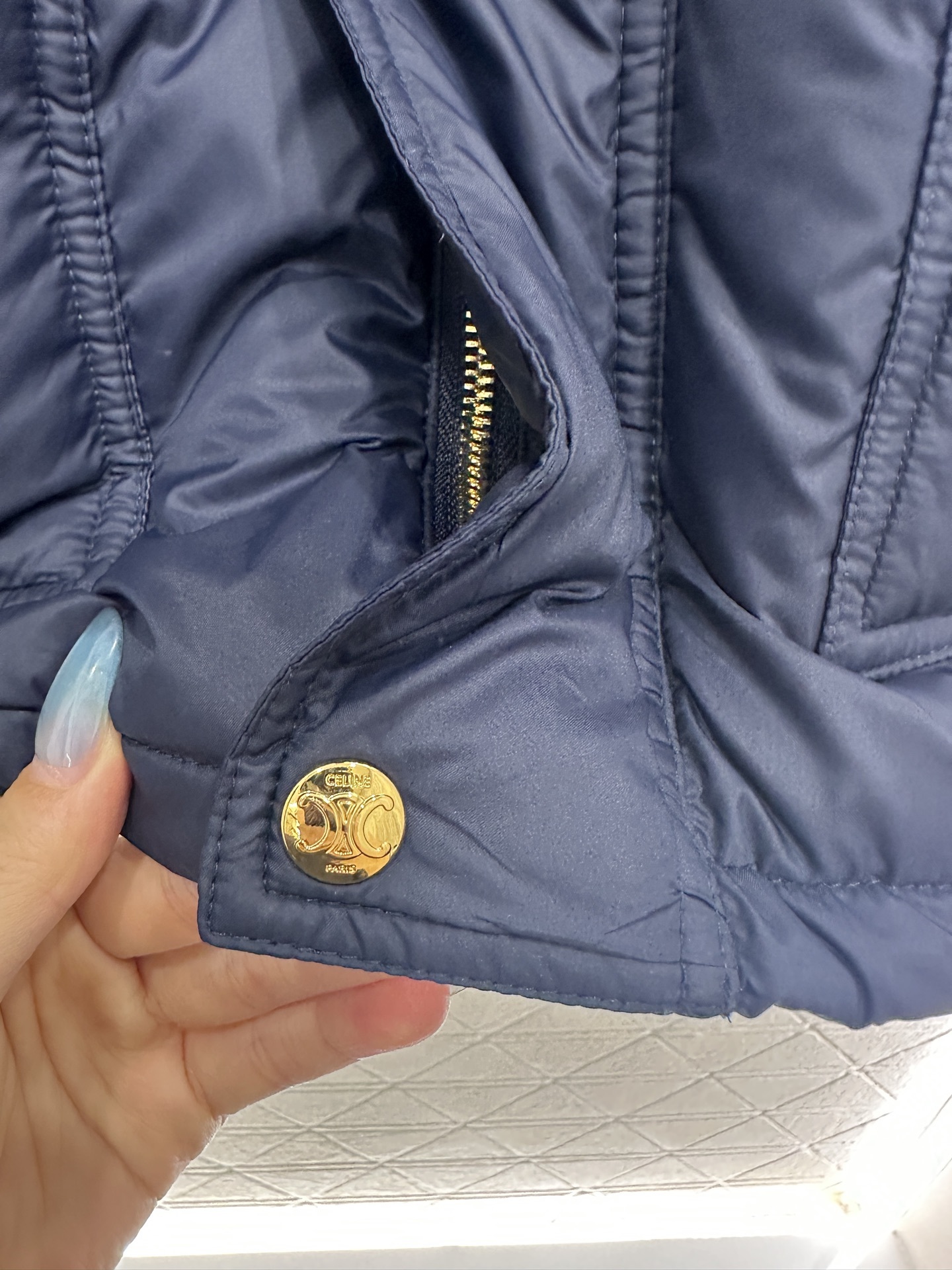 ♥Celine*♥2025新品上架 立领羽绒棉服定制YB防风防水尼龙材质,羽绒棉填充内里,整件轻盈保暖
