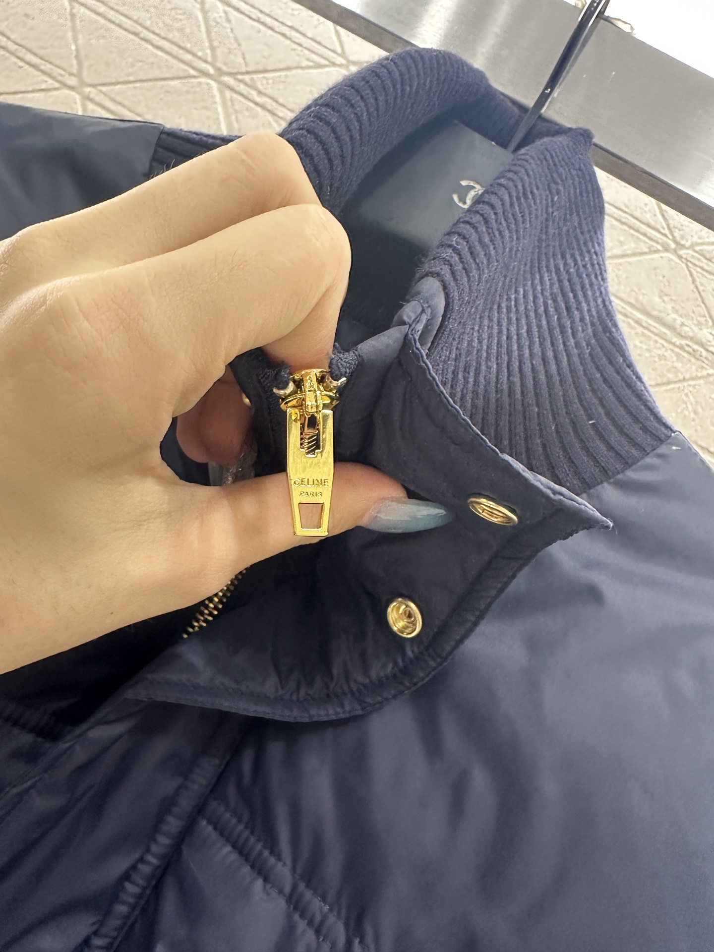 ♥Celine*♥2025新品上架 立领羽绒棉服定制YB防风防水尼龙材质,羽绒棉填充内里,整件轻盈保暖