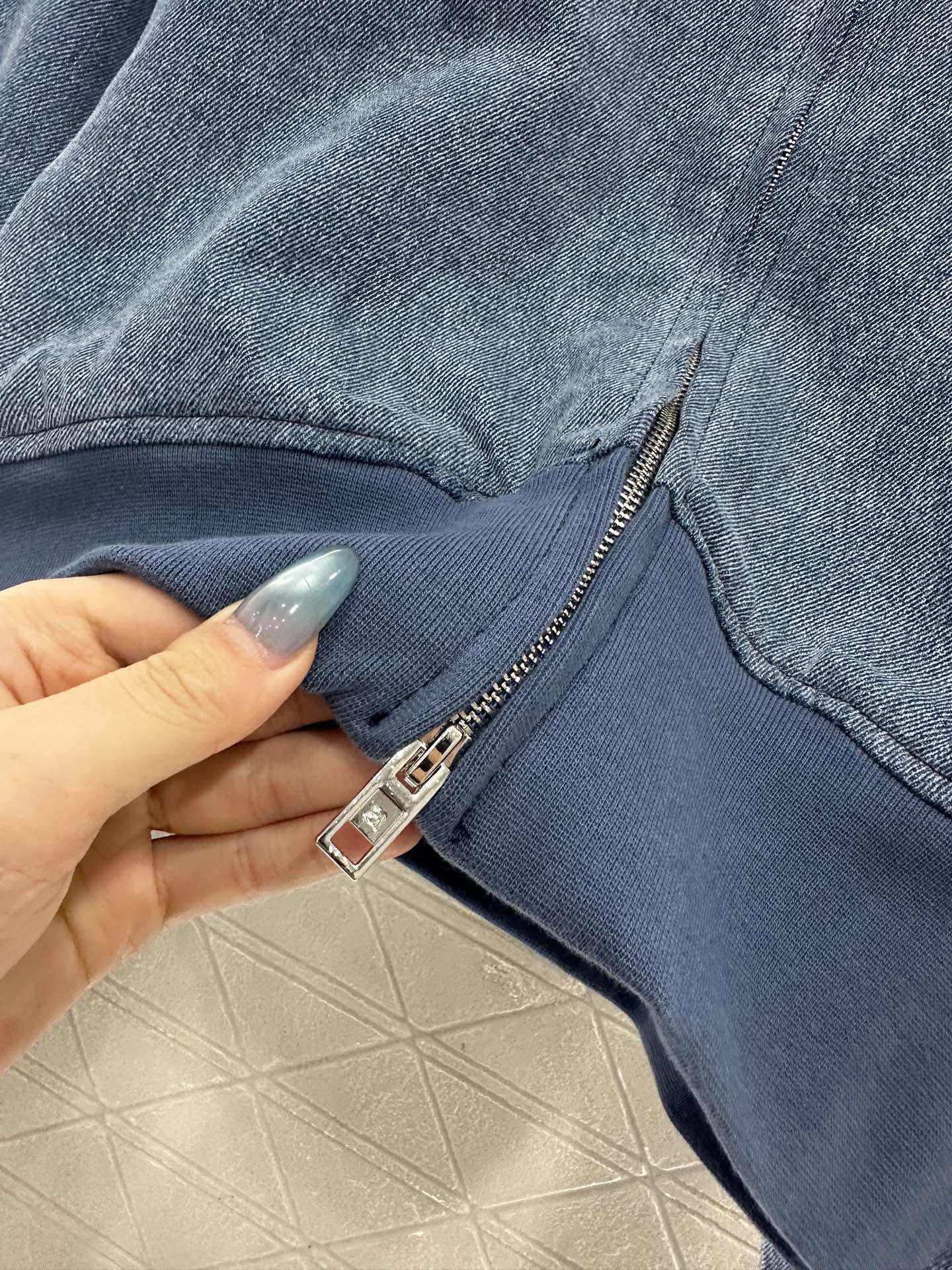 ♥Alexander wan*♥2025新品上架 牛仔短款飞行夹克外套定制YB斜纹牛仔材质，质感高级，肌