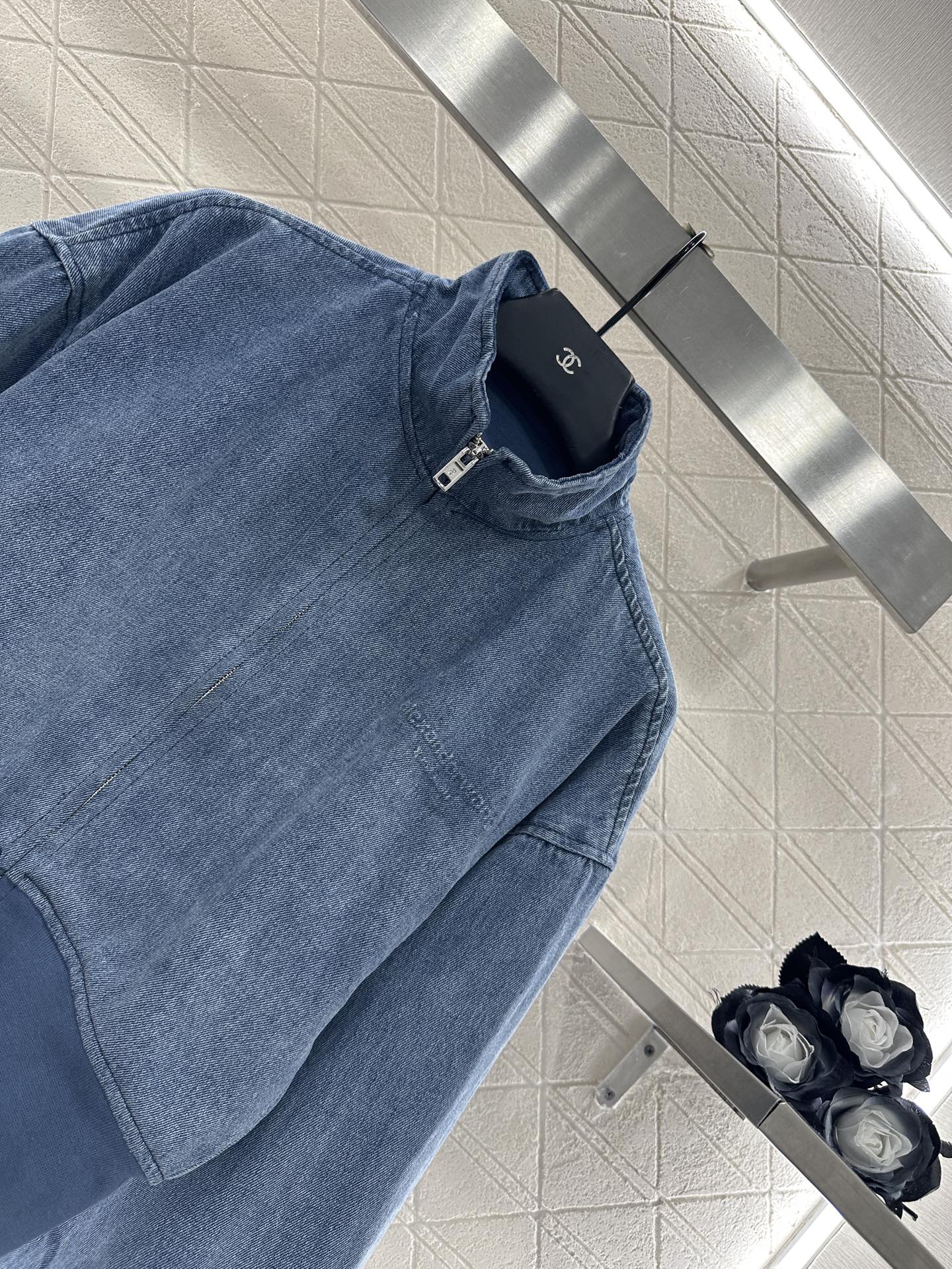 ♥Alexander wan*♥2025新品上架 牛仔短款飞行夹克外套定制YB斜纹牛仔材质，质感高级，肌