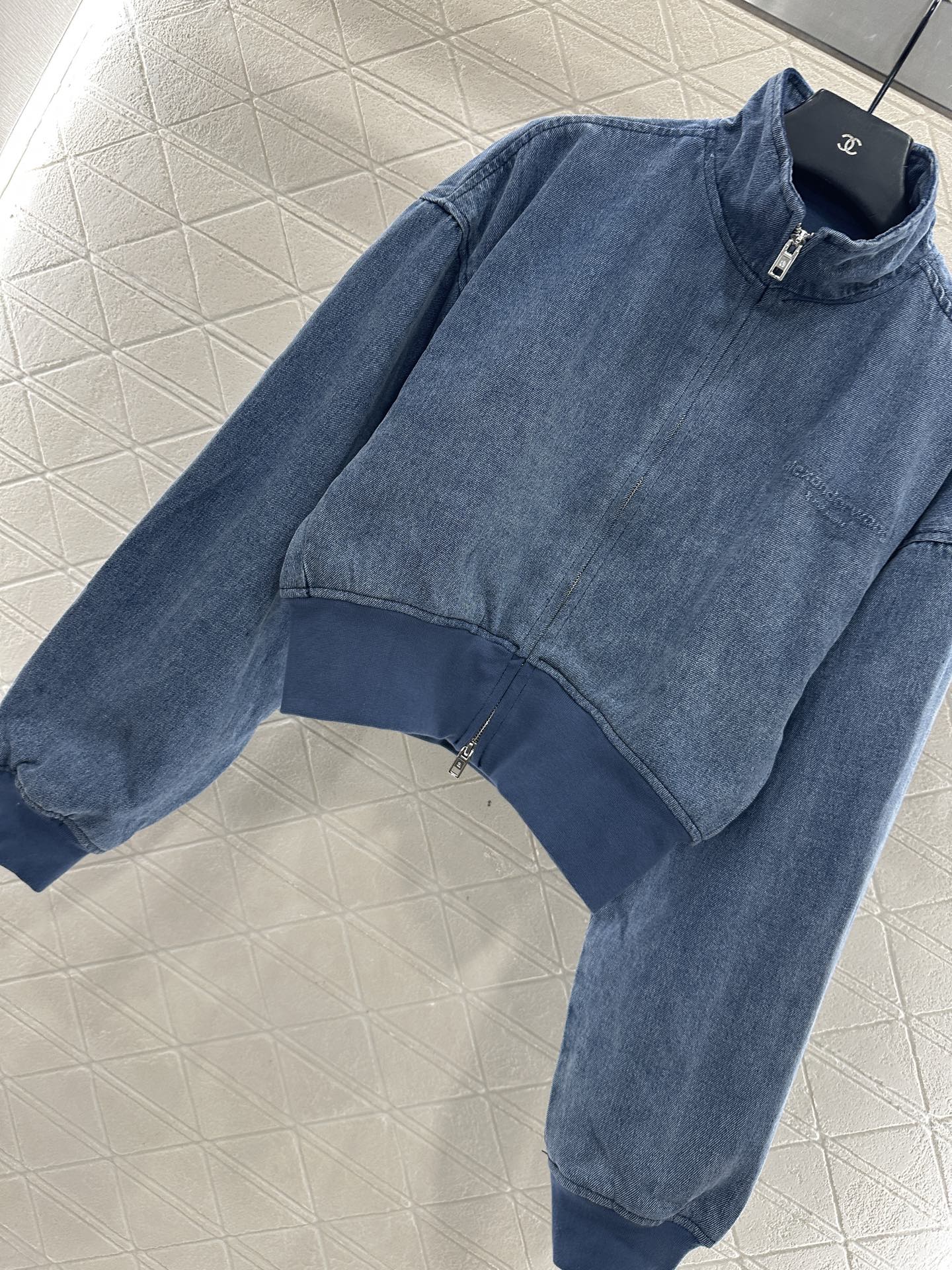 ♥Alexander wan*♥2025新品上架 牛仔短款飞行夹克外套定制YB斜纹牛仔材质，质感高级，肌