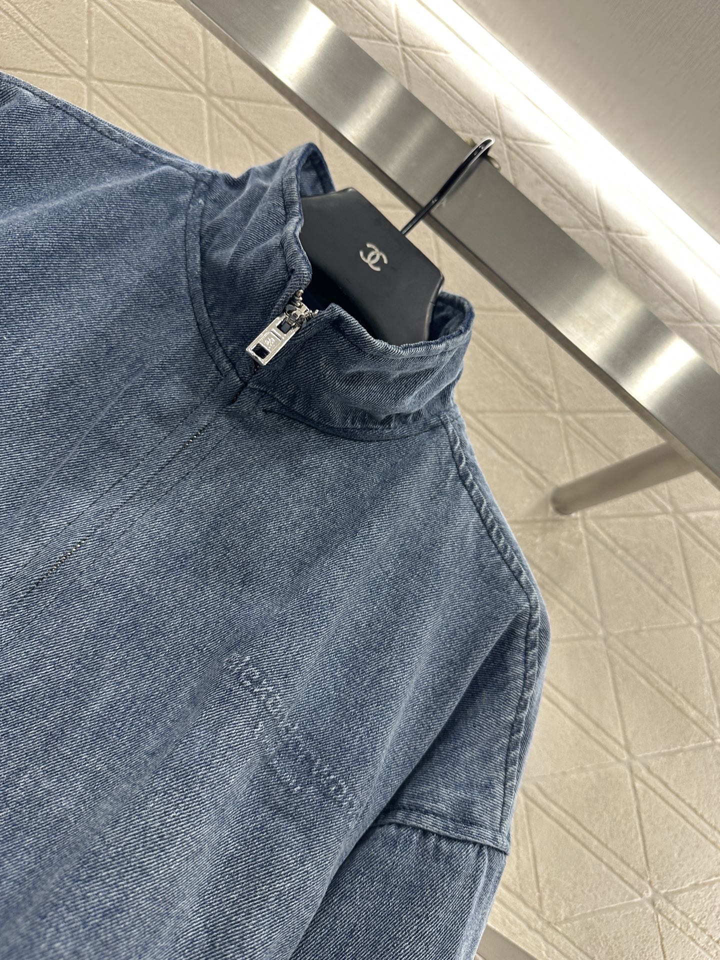 ♥Alexander wan*♥2025新品上架 牛仔短款飞行夹克外套定制YB斜纹牛仔材质，质感高级，肌