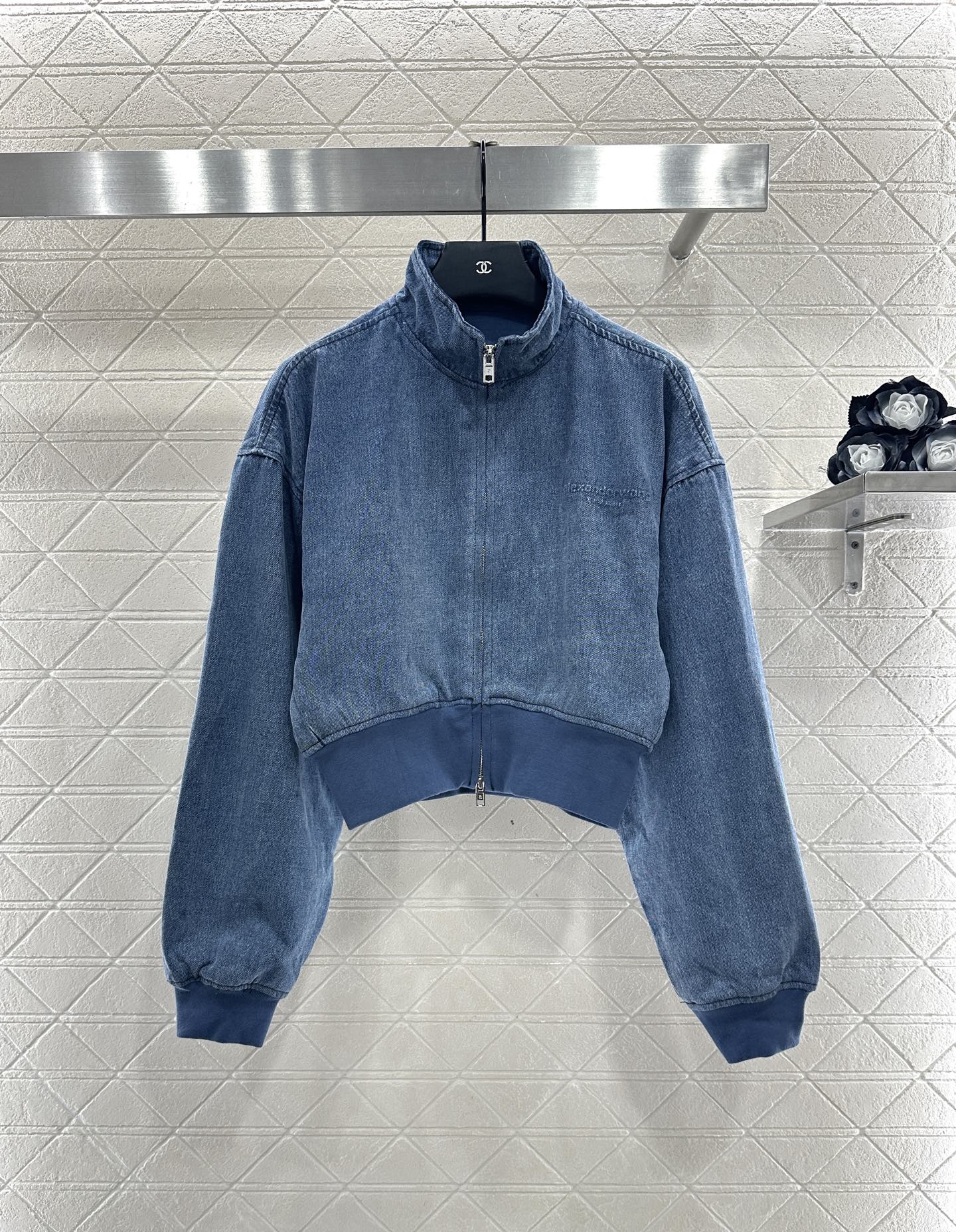 ♥Alexander wan*♥2025新品上架 牛仔短款飞行夹克外套定制YB斜纹牛仔材质，质感高级，肌