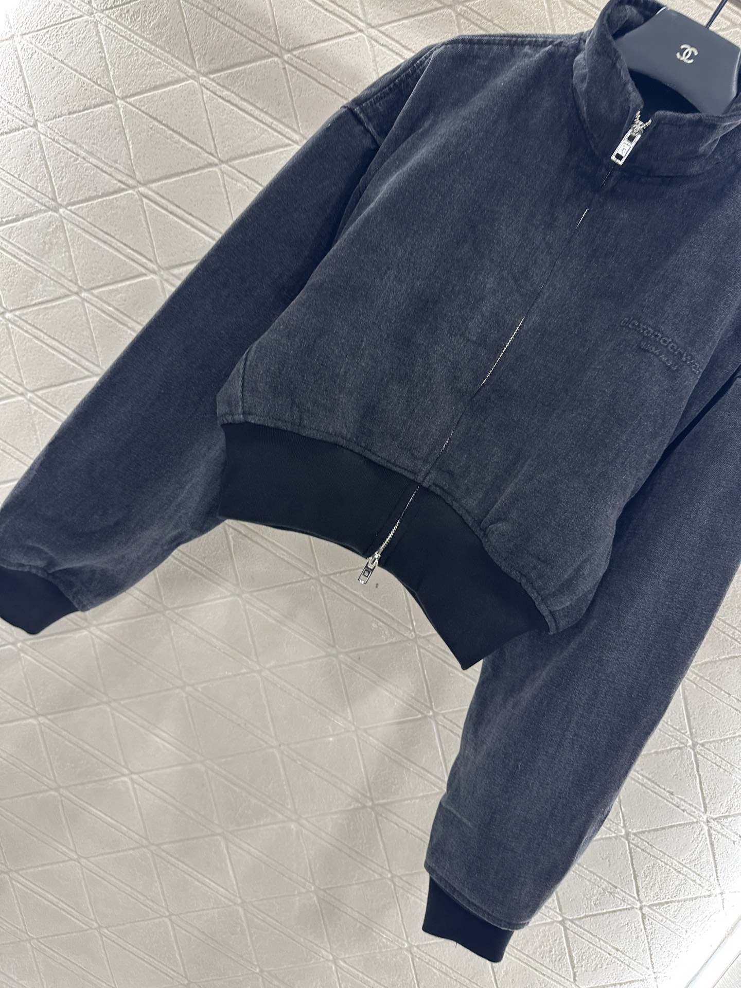 ♥Alexander wan*♥2025新品上架 牛仔短款飞行夹克外套定制YB斜纹牛仔材质，质感高级，肌