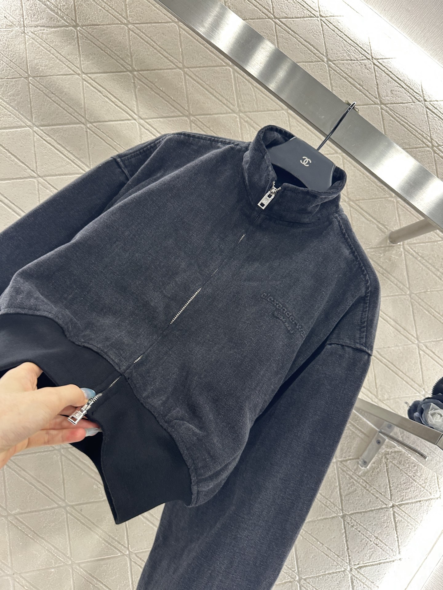 ♥Alexander wan*♥2025新品上架 牛仔短款飞行夹克外套定制YB斜纹牛仔材质，质感高级，肌