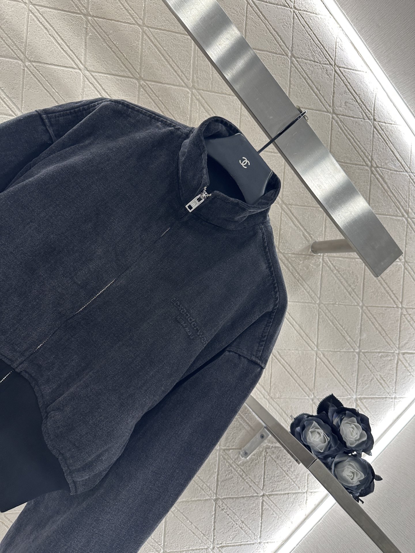 ♥Alexander wan*♥2025新品上架 牛仔短款飞行夹克外套定制YB斜纹牛仔材质，质感高级，肌