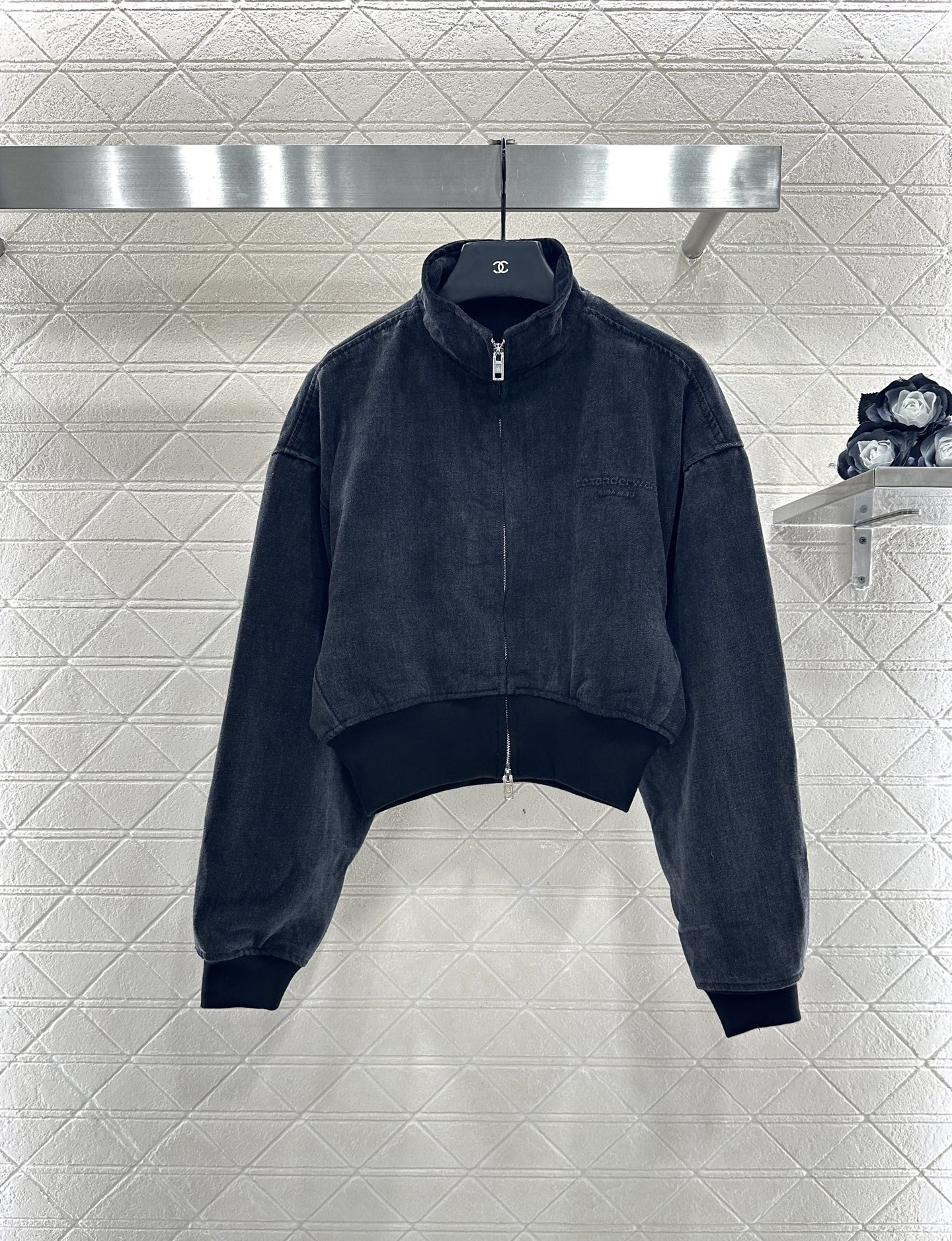 ♥Alexander wan*♥2025新品上架 牛仔短款飞行夹克外套定制YB斜纹牛仔材质，质感高级，肌