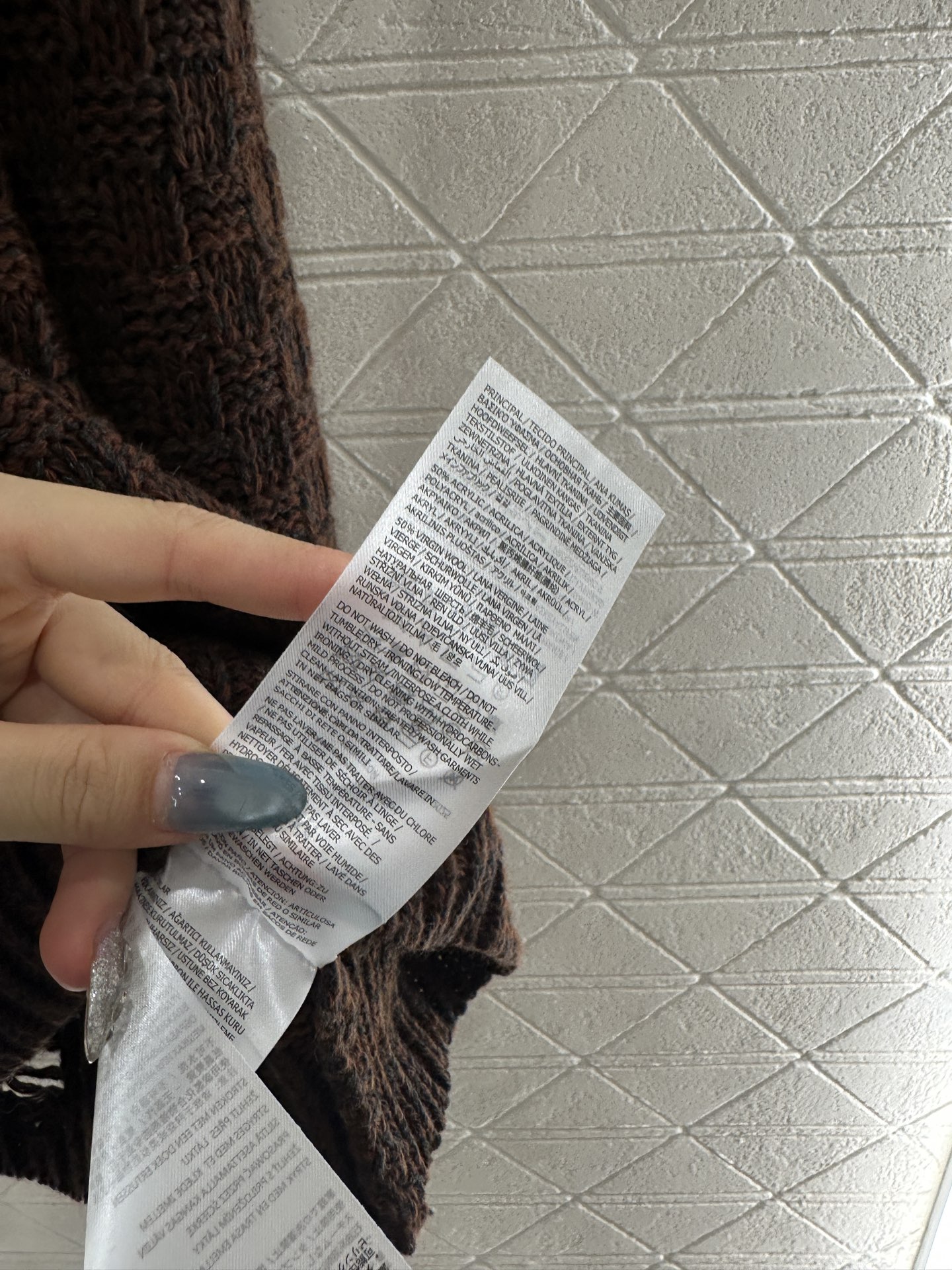 ♥MM6*♥2025新品上架 破洞格纹圆领毛衣定制YB羊毛纱线材质，上身舒适透气，落肩圆领毛衣剪裁，通体