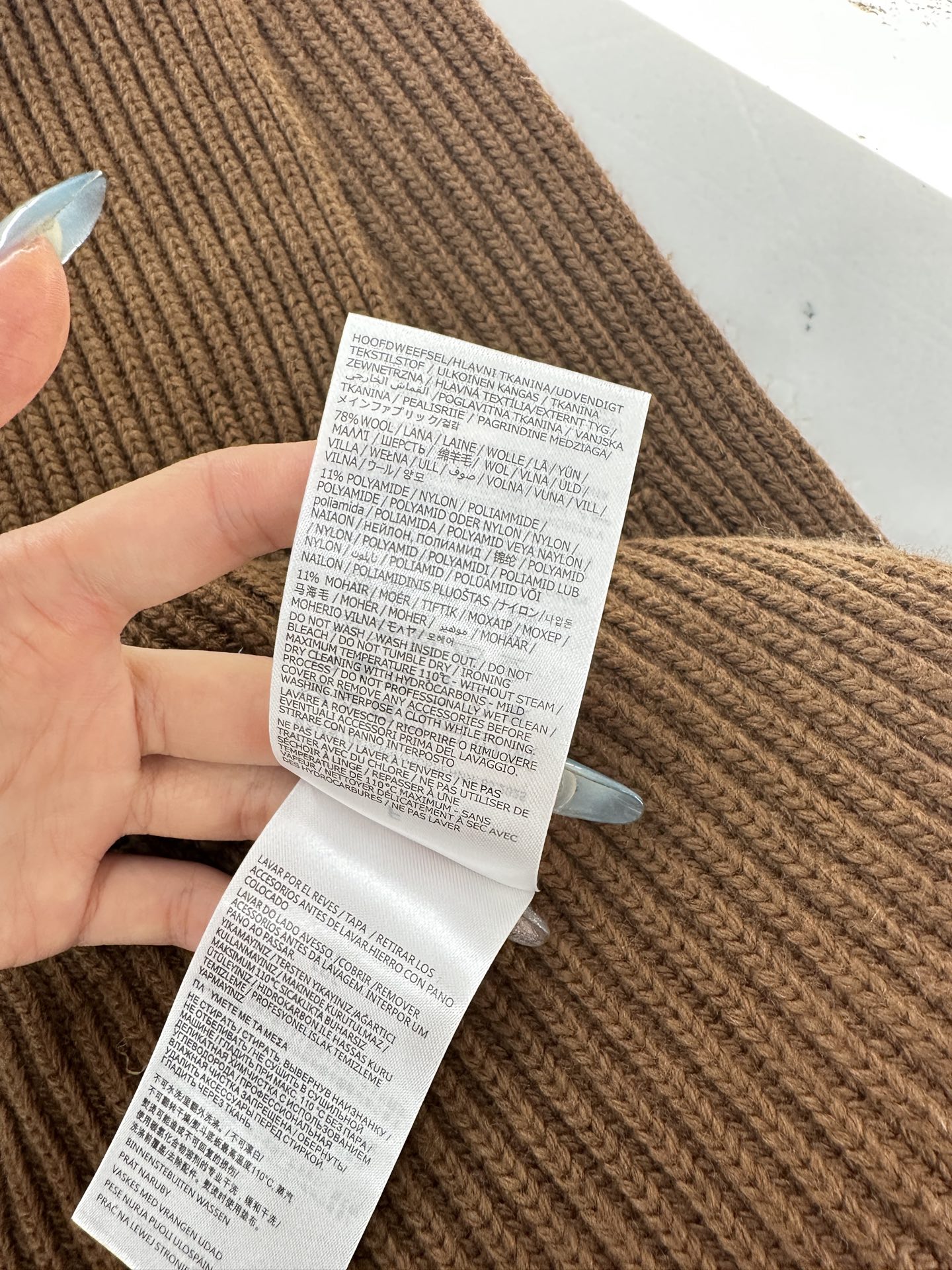 ♥MM6*♥2025新品上架 撞色徽标羊绒针织围巾定制YB羊绒羊毛材质，亲肤柔软，保暖舒适，素色净版针织