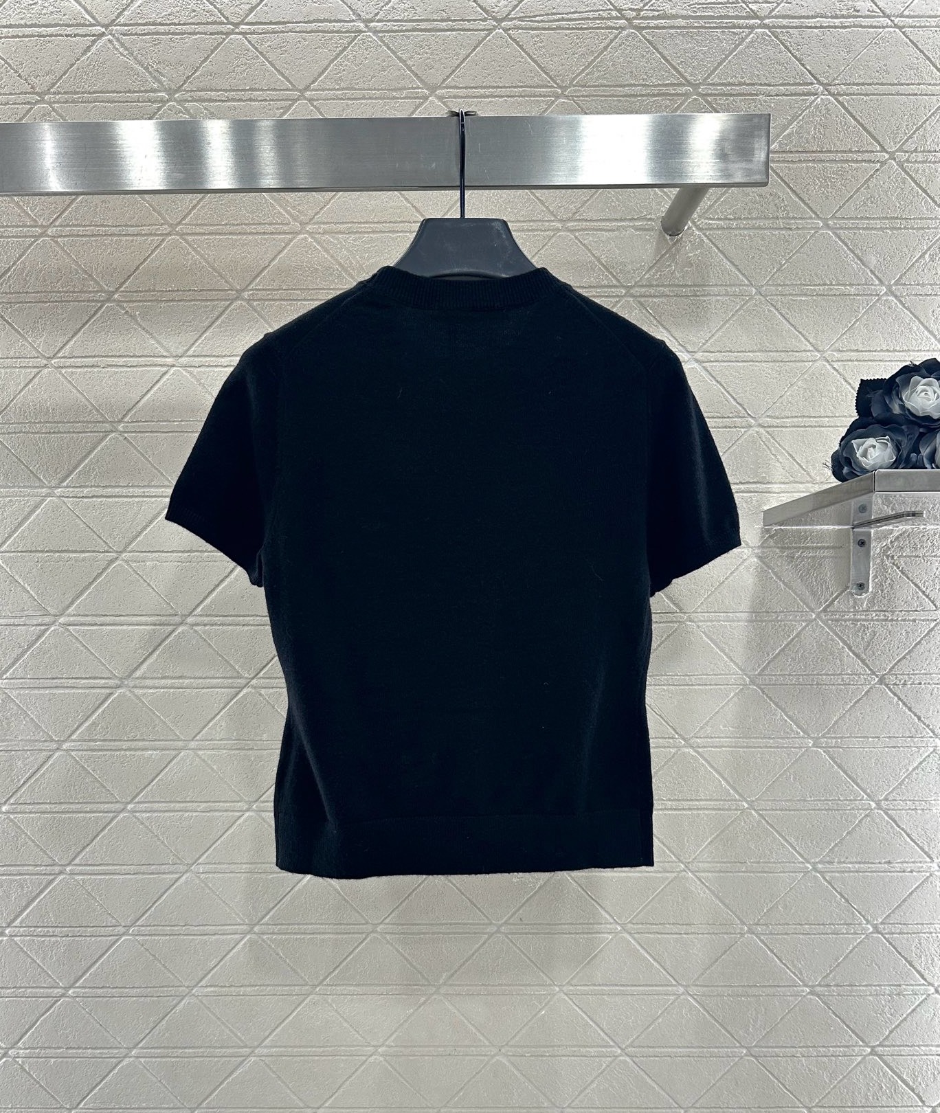 ♥Alexanderwan*♥2025新品上架 套头净版字母针织短袖定制YB羊毛纱线织造，质感高级，舒适