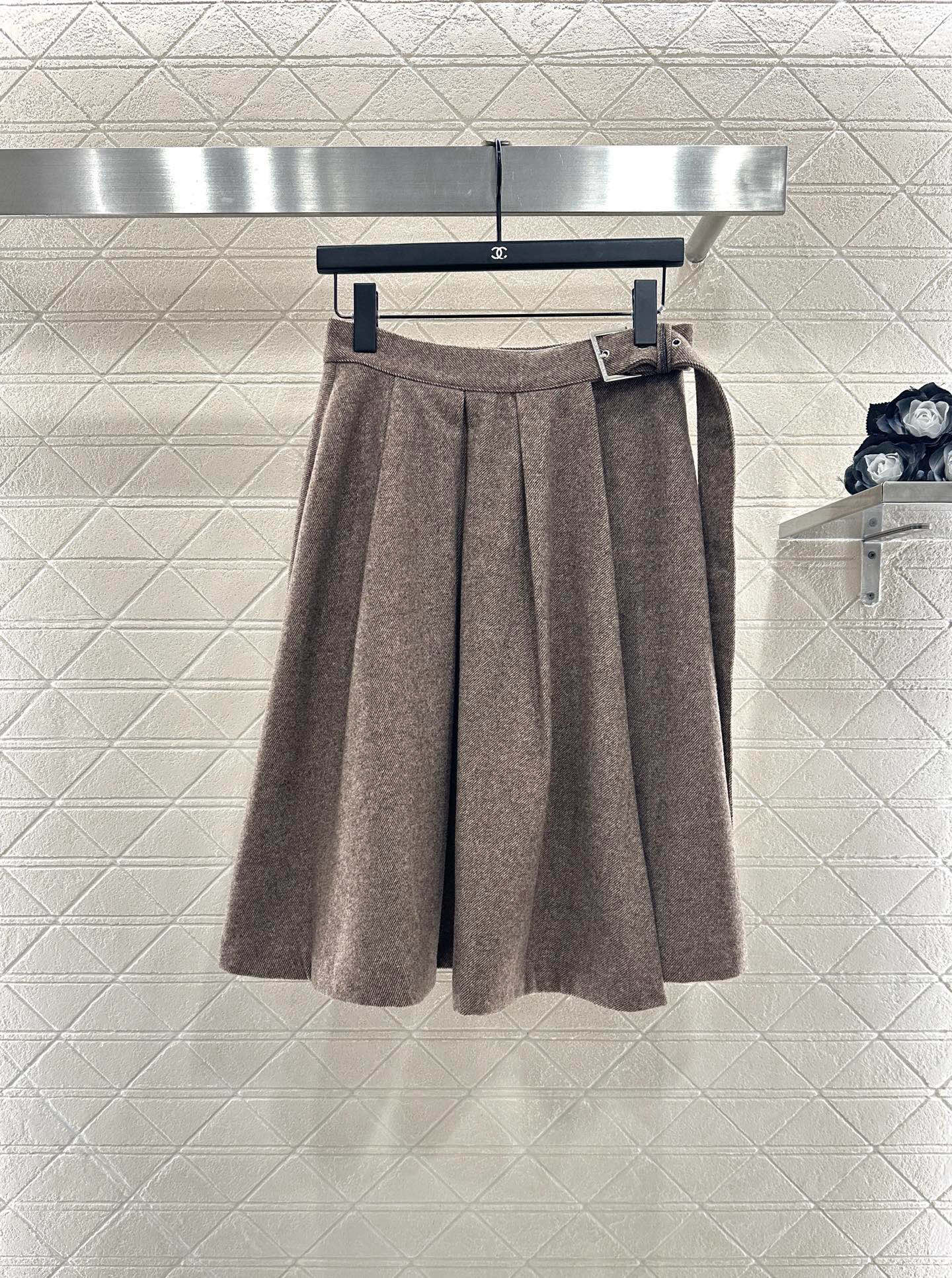 ♥BC*♥2025新品上架撞色袖西装外套半裙套装定制YB进口精仿羊毛材质，质感高级，光泽感明显，翻领西装