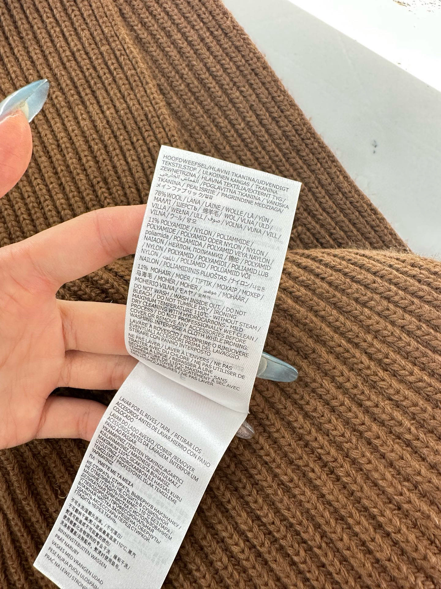 ♥MM6*♥2025新品上架 撞色徽标羊绒针织围巾定制YB羊绒羊毛材质，亲肤柔软，保暖舒适，素色净版针织