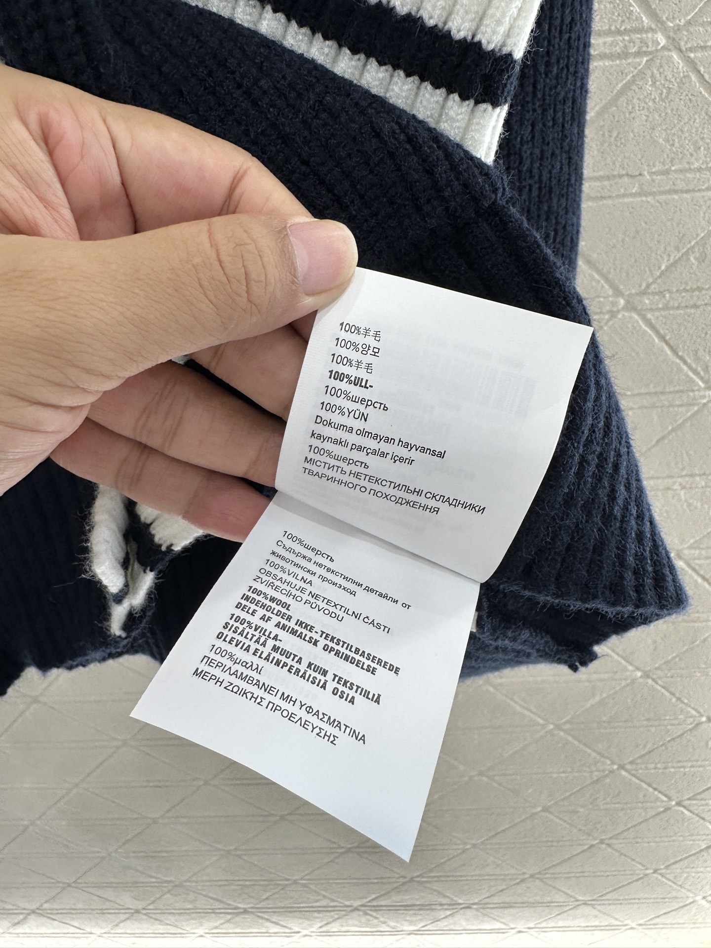 ♥Miumi*♥2025新品上架 撞色针织开衫定制YB羊毛纱线织造，质感光泽，柔软亲肤，常规V领开衫剪裁