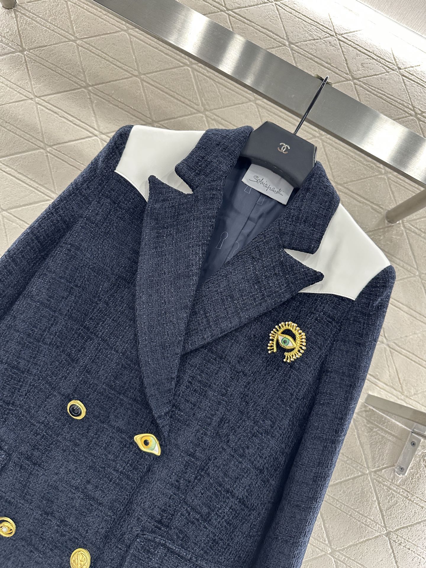 ♥Sch*♥2025新品上架 胸针撞色艺术西装外套定制YB进口材质，质感高级，光泽感明显，翻领西装外套版