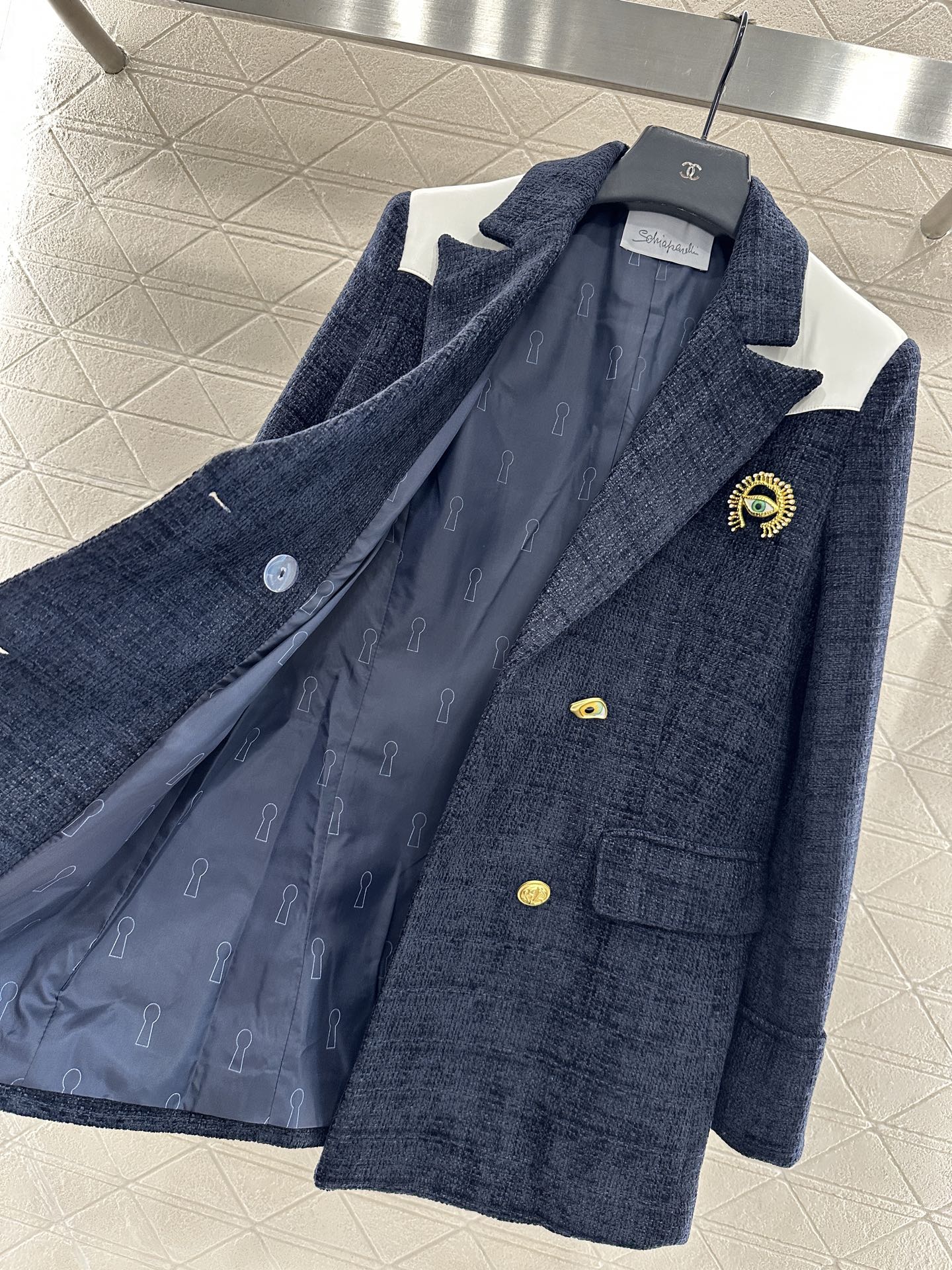 ♥Sch*♥2025新品上架 胸针撞色艺术西装外套定制YB进口材质，质感高级，光泽感明显，翻领西装外套版