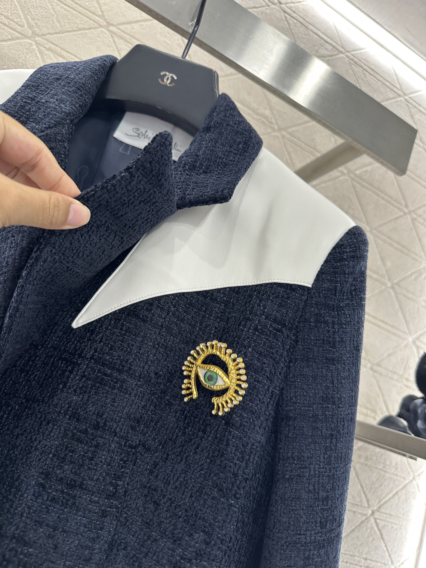 ♥Sch*♥2025新品上架 胸针撞色艺术西装外套定制YB进口材质，质感高级，光泽感明显，翻领西装外套版