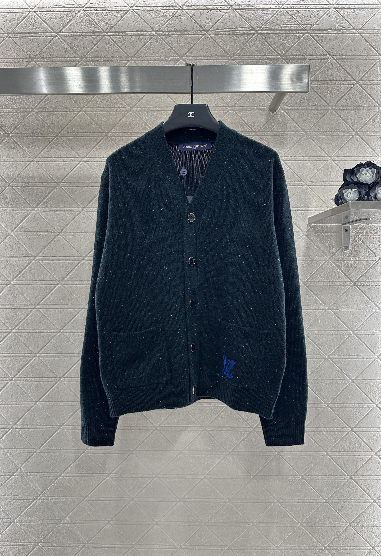 ♥Louis vuitto*♥2025新品上架 彩点字母口袋针织开衫定制YB羊绒纱线织造，质感高级，舒适