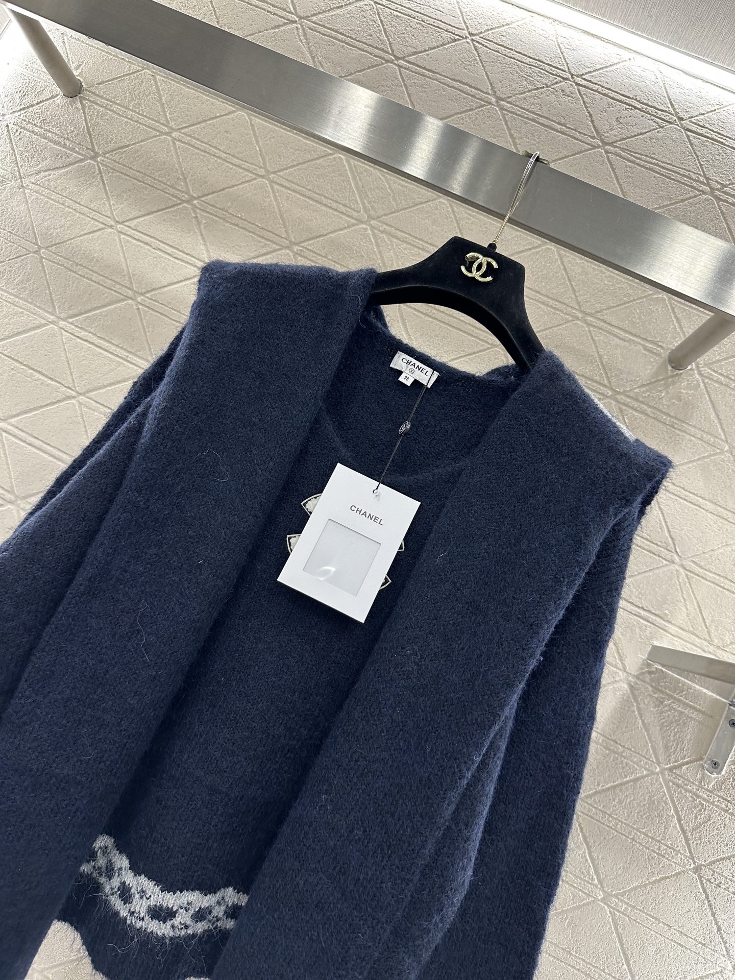 Chanel Wool Knit Sweater Two-Piece Set with Scarf - Elegant and Chic 9 i1760186013794 4148 0 7