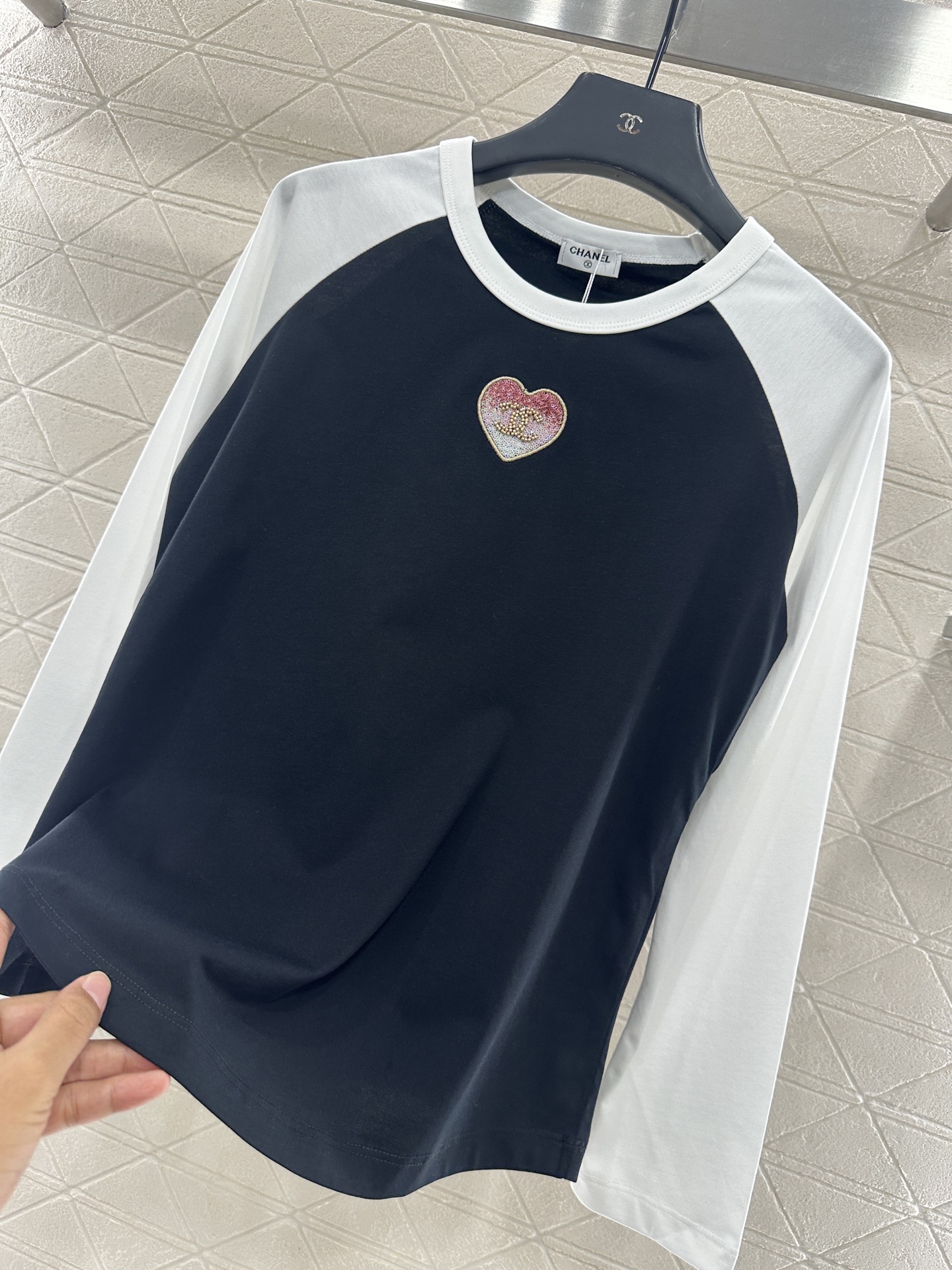 CHANEL Women's Round Neck Raglan Long Sleeve T-Shirt Heart Embellished 8 i1760186154291 2250 0 6