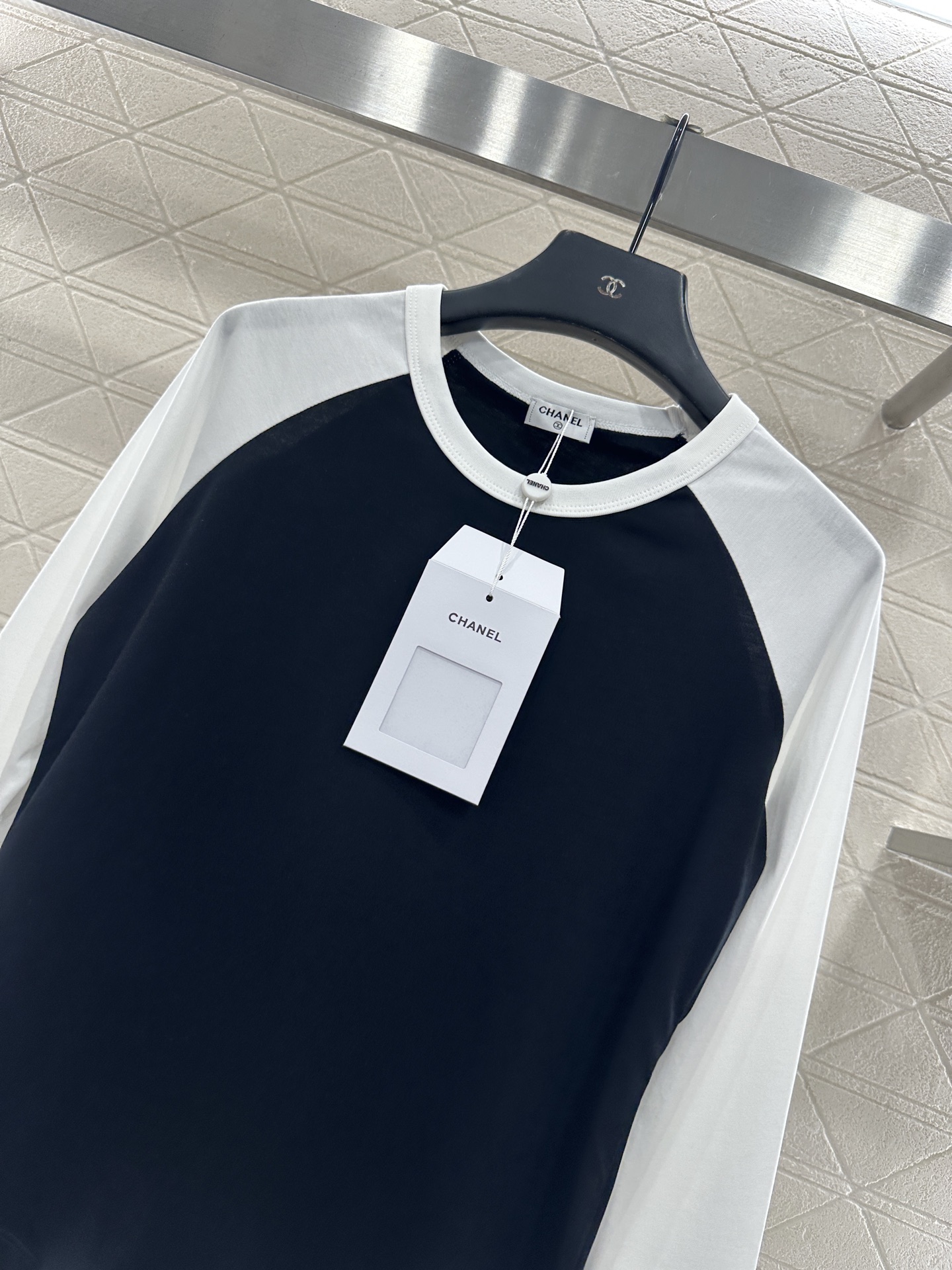 CHANEL Women's Round Neck Raglan Long Sleeve T-Shirt Heart Embellished 7 i1760186154380 4754 0 5