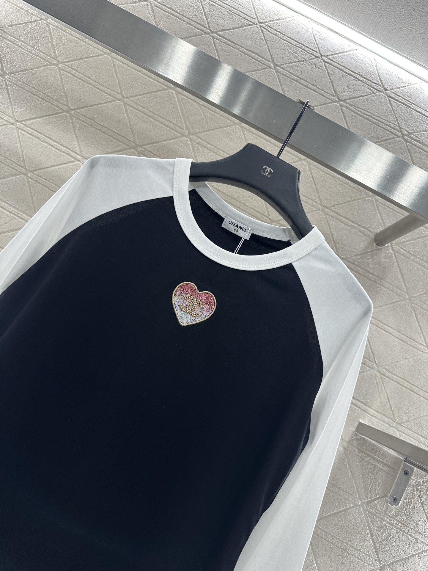 CHANEL Women's Round Neck Raglan Long Sleeve T-Shirt Heart Embellished 4 i1760186156366 4772 0 2