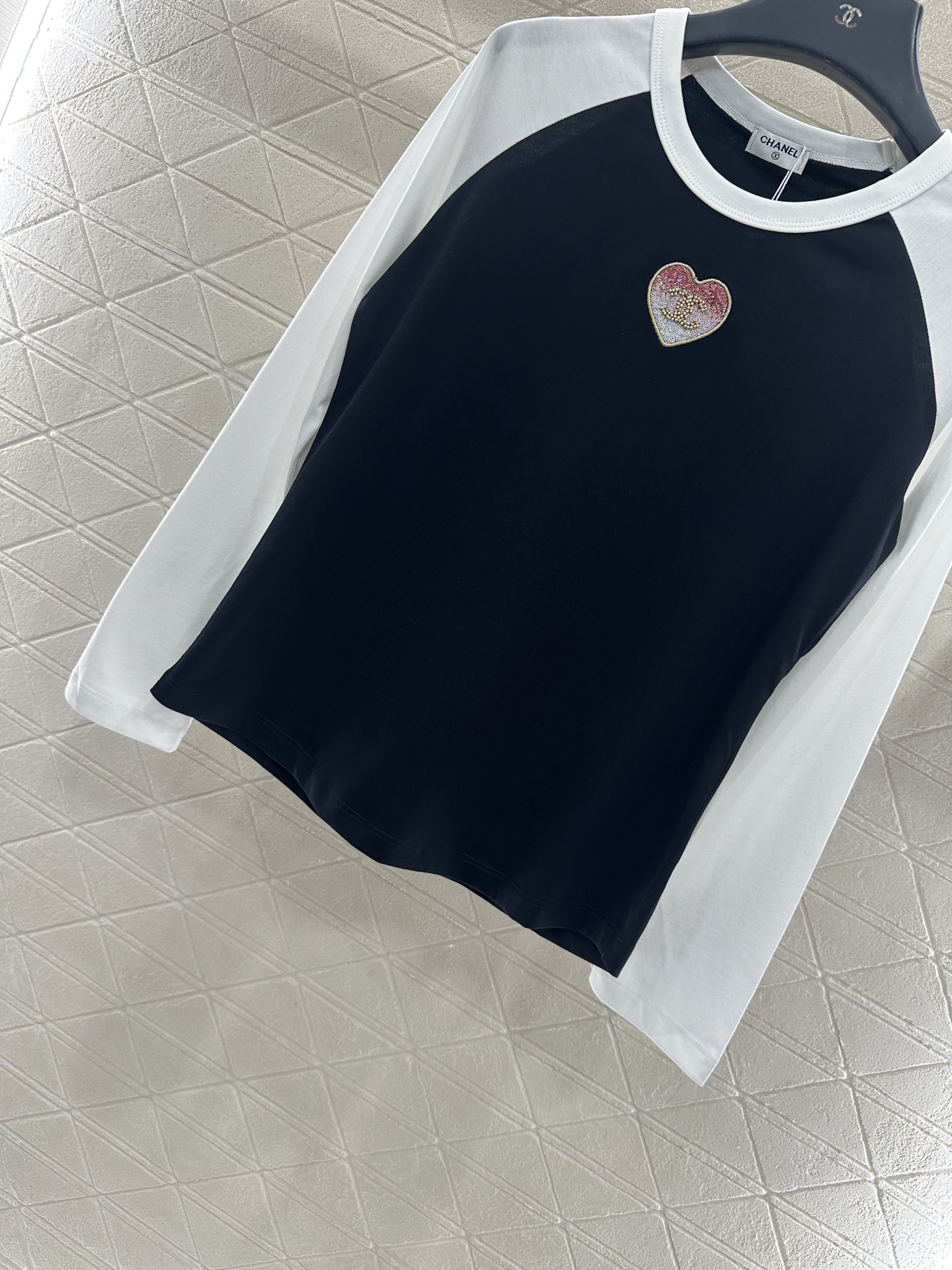 CHANEL Women's Round Neck Raglan Long Sleeve T-Shirt Heart Embellished 6 i1760186156388 5167 0 4